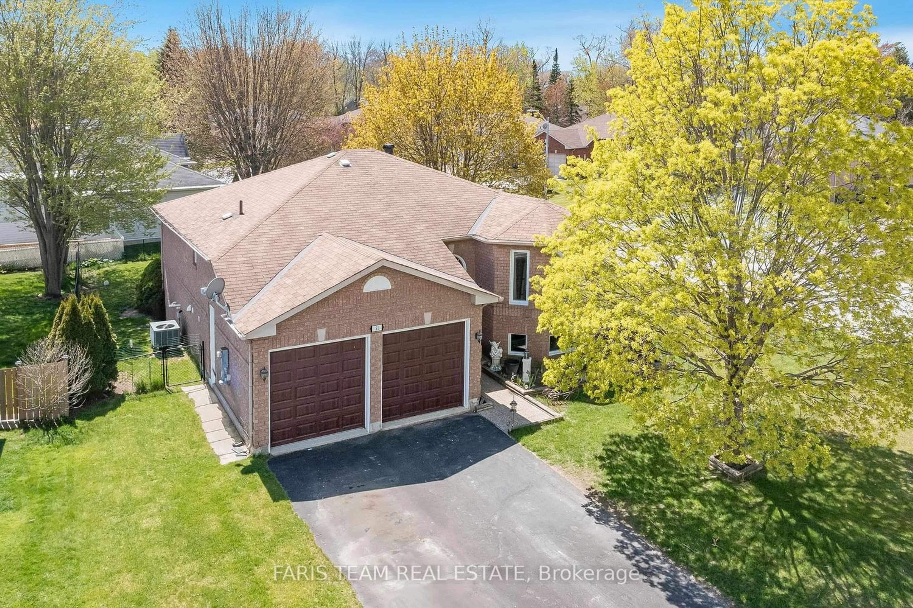 Frontside or backside of a home for 51 Evergreen Cres, Wasaga Beach Ontario L9Z 1B7