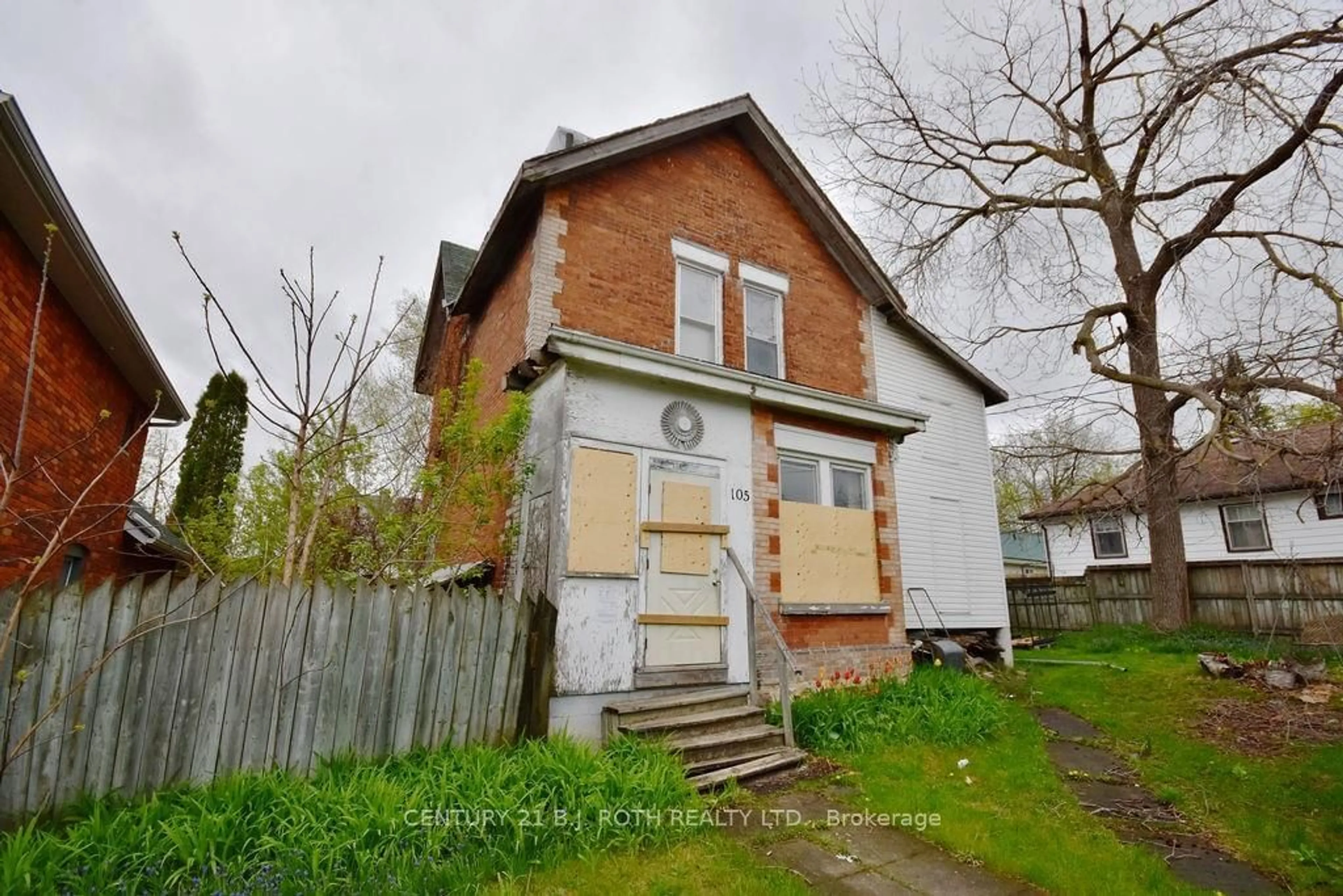 Frontside or backside of a home for 105 Matchedash St, Orillia Ontario L3V 4W9