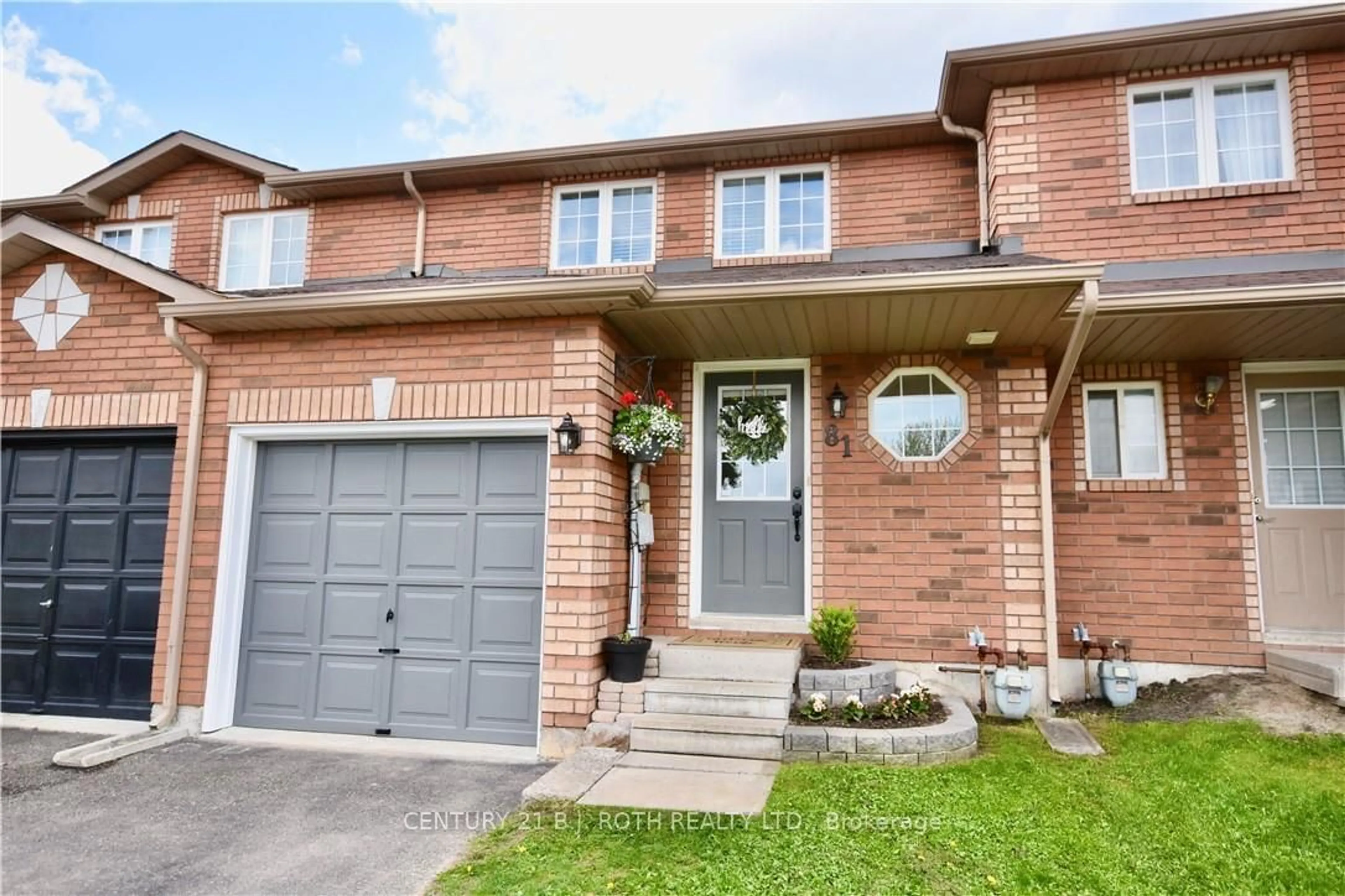 A pic from exterior of the house or condo for 81 Courtney Cres, Barrie Ontario L4N 5S8