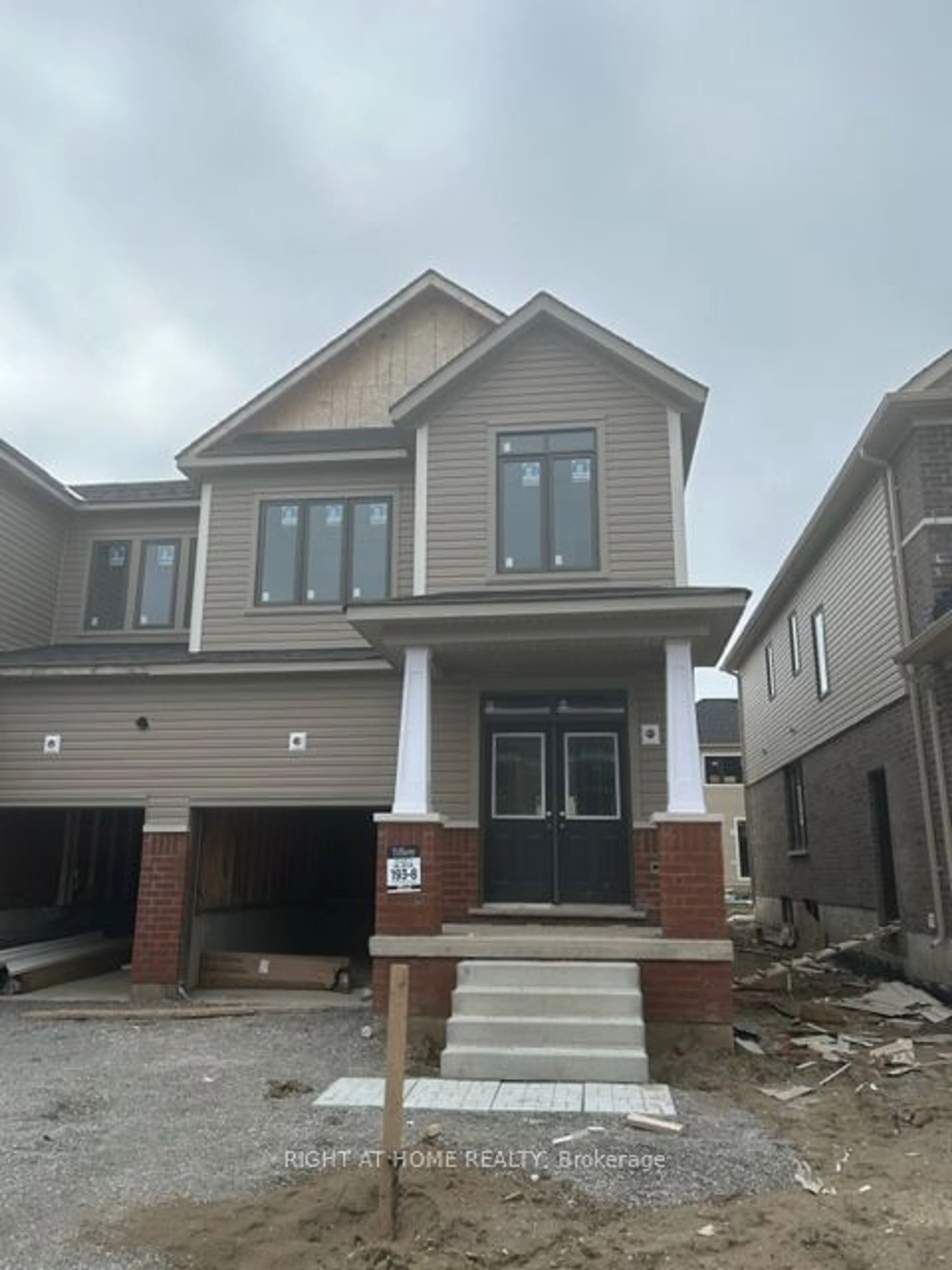 A pic from exterior of the house or condo for 15 Durham Ave, Barrie Ontario L9J 0W7