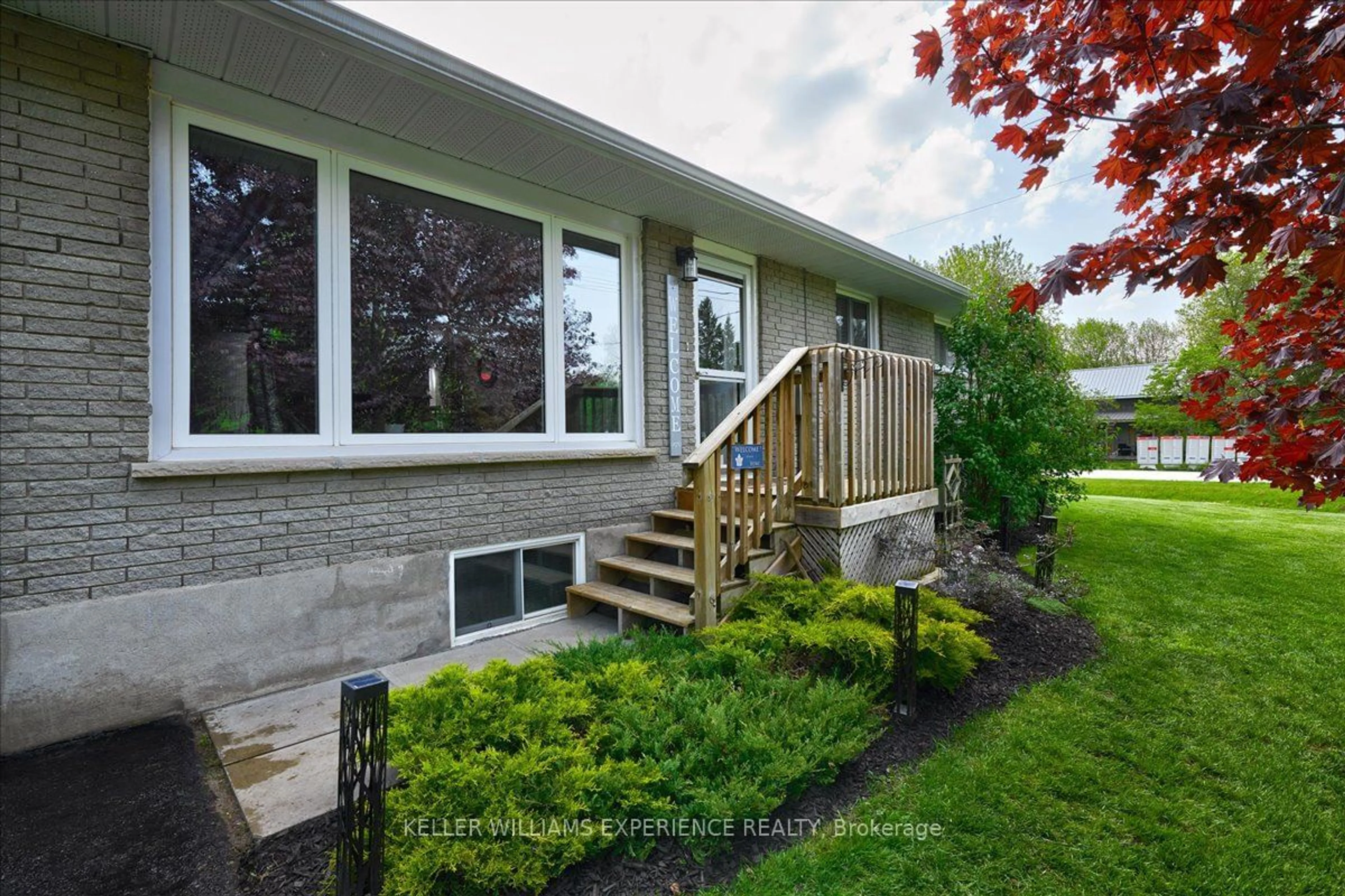 Frontside or backside of a home for 140 Switzer St, Clearview Ontario L0M 1N0