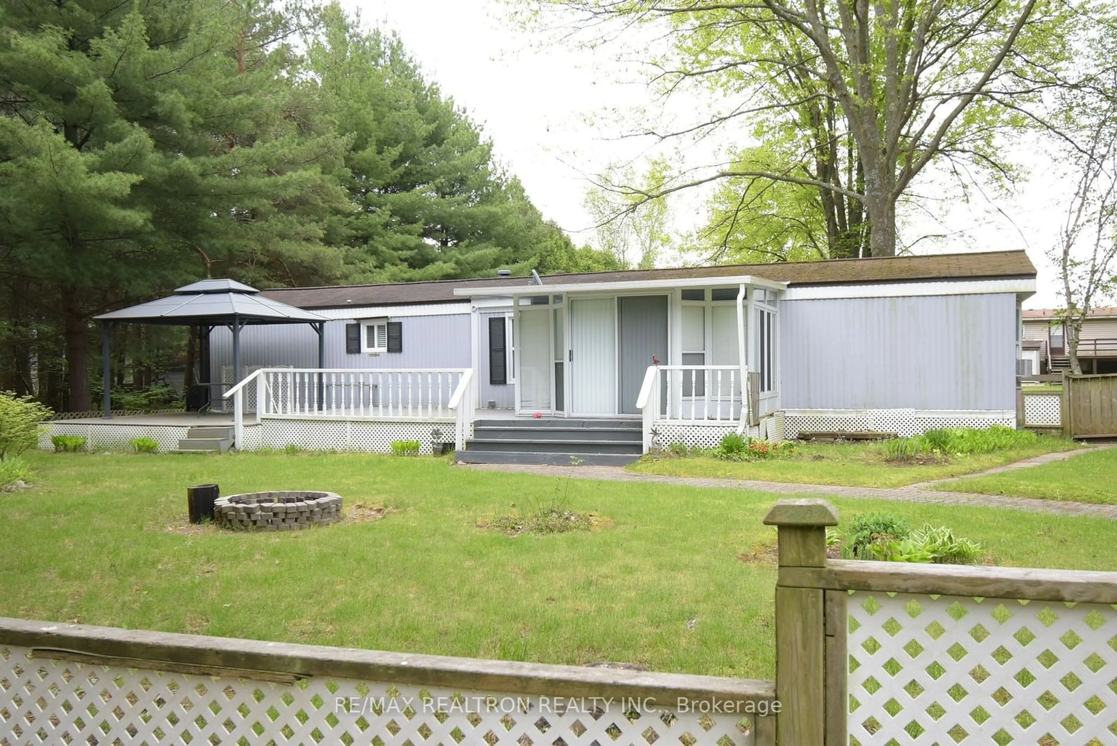 Cottage for 5216 County 90 Rd #28 & 29, Springwater Ontario L0M 1T2