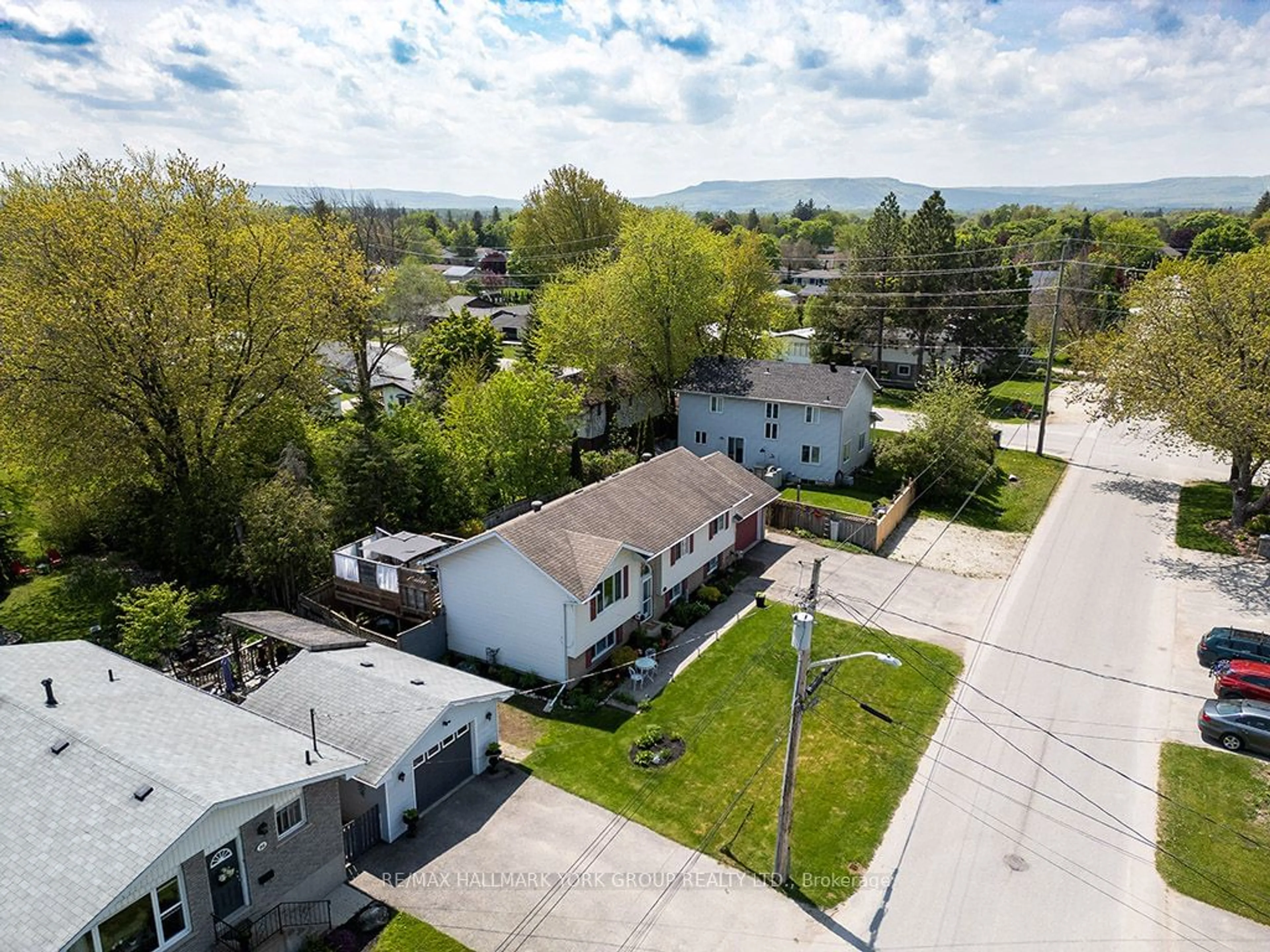 Frontside or backside of a home for 90 Manning Ave, Collingwood Ontario L9Y 4A8