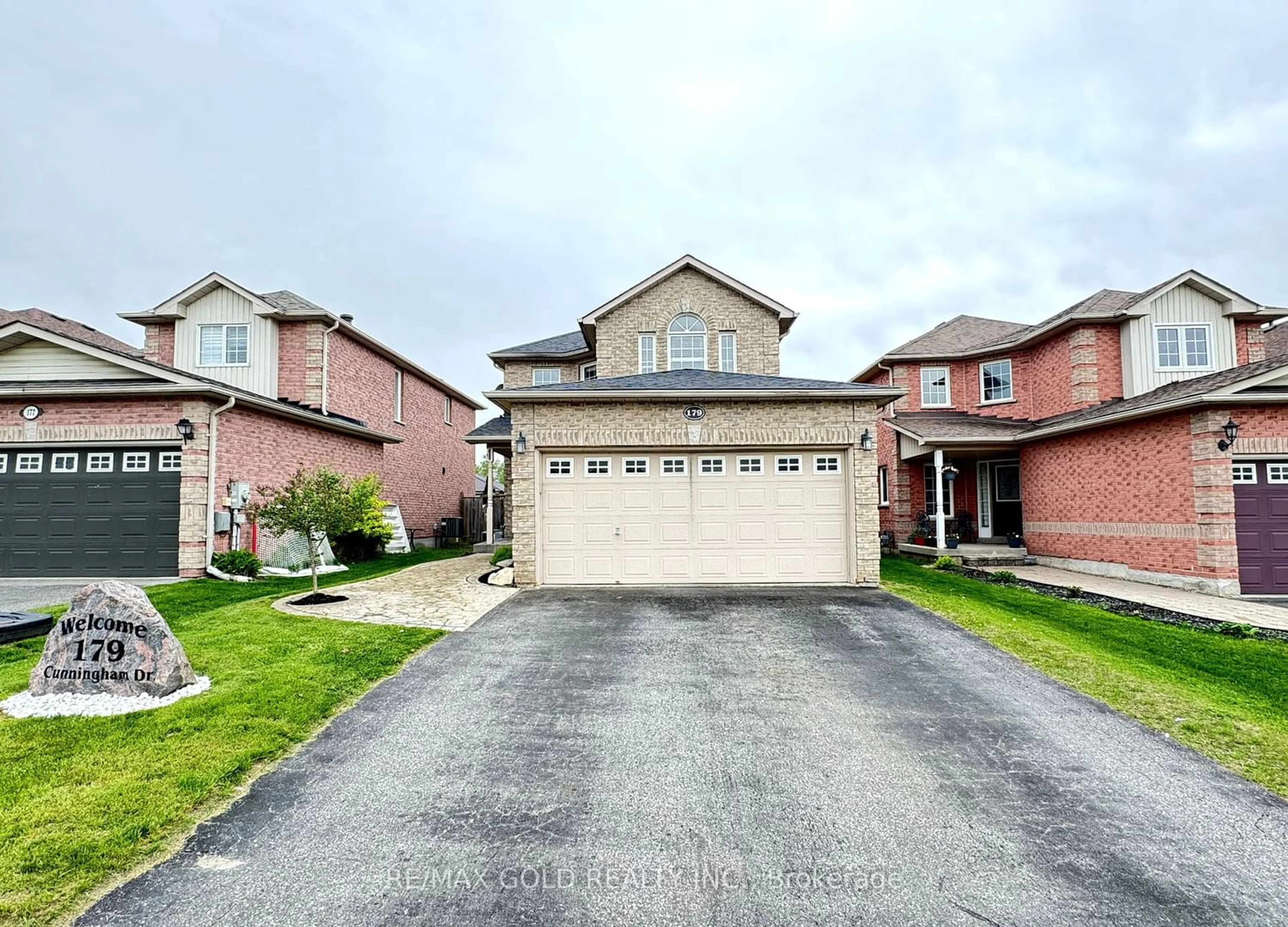 Frontside or backside of a home for 179 Cunningham Dr, Barrie Ontario L4N 5R2