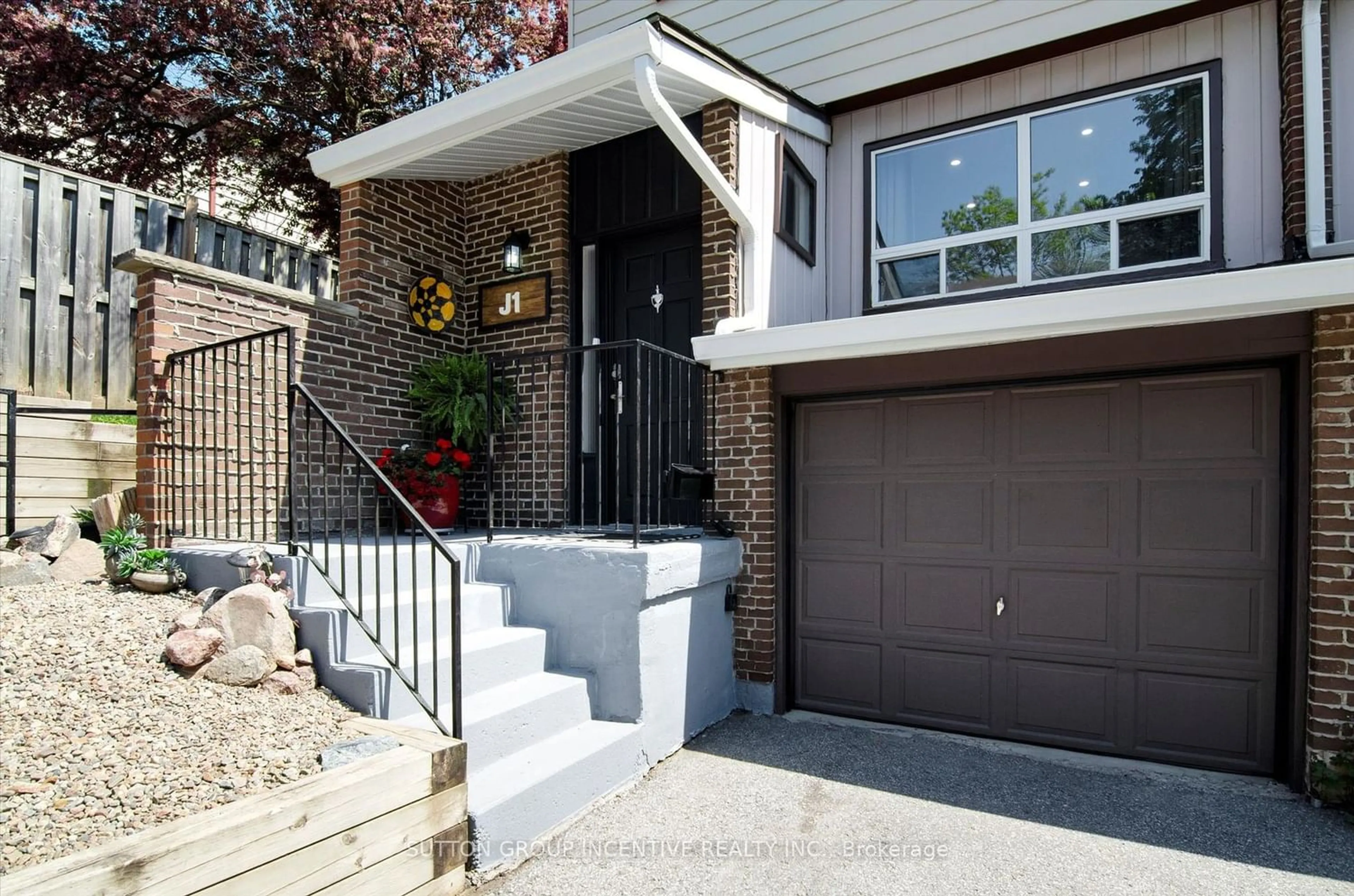 Home with brick exterior material for 63 Ferris Lane #J1, Barrie Ontario L4M 5C4