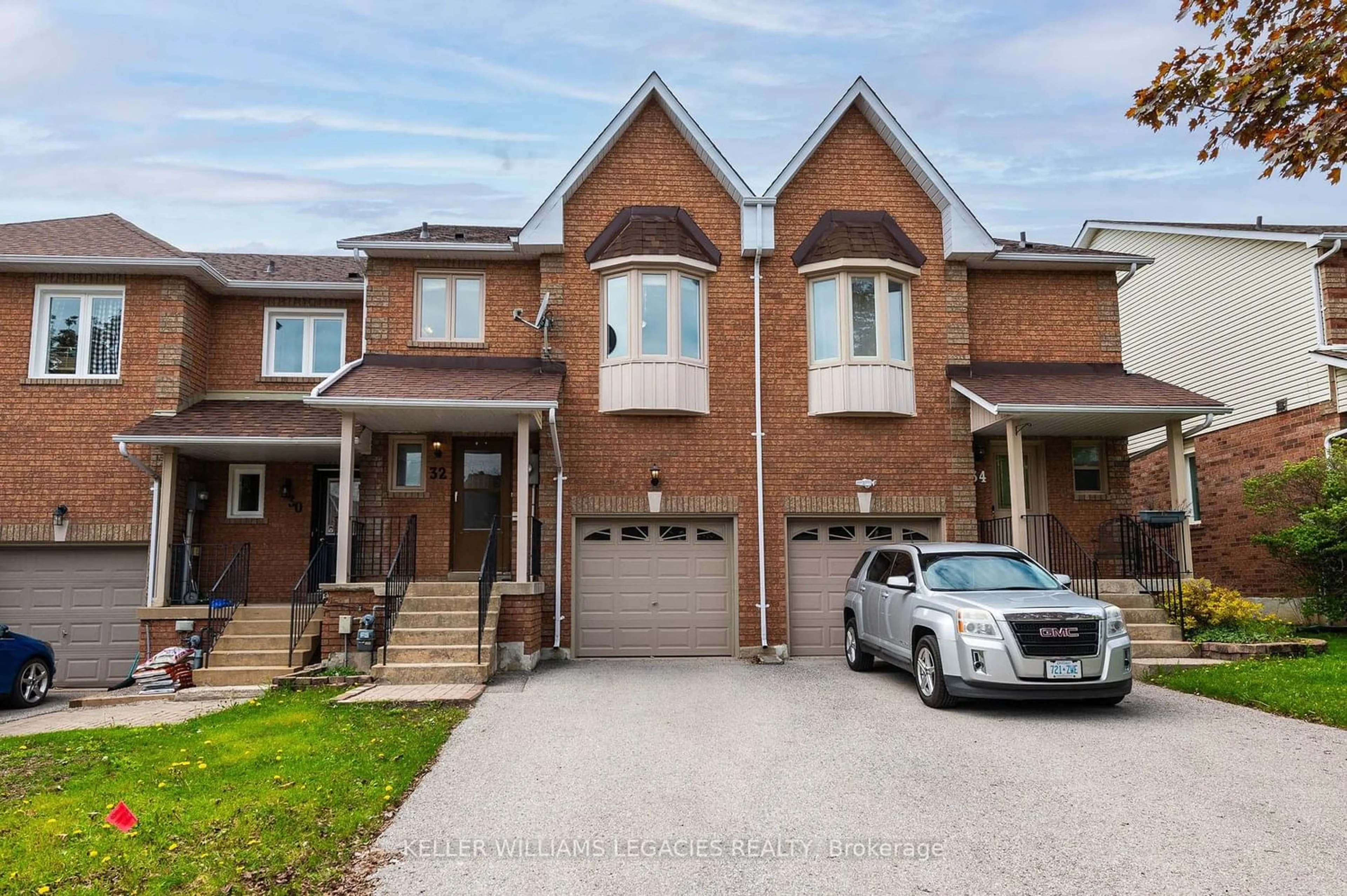 Home with brick exterior material for 32 Brucker Rd, Barrie Ontario L4N 8J2
