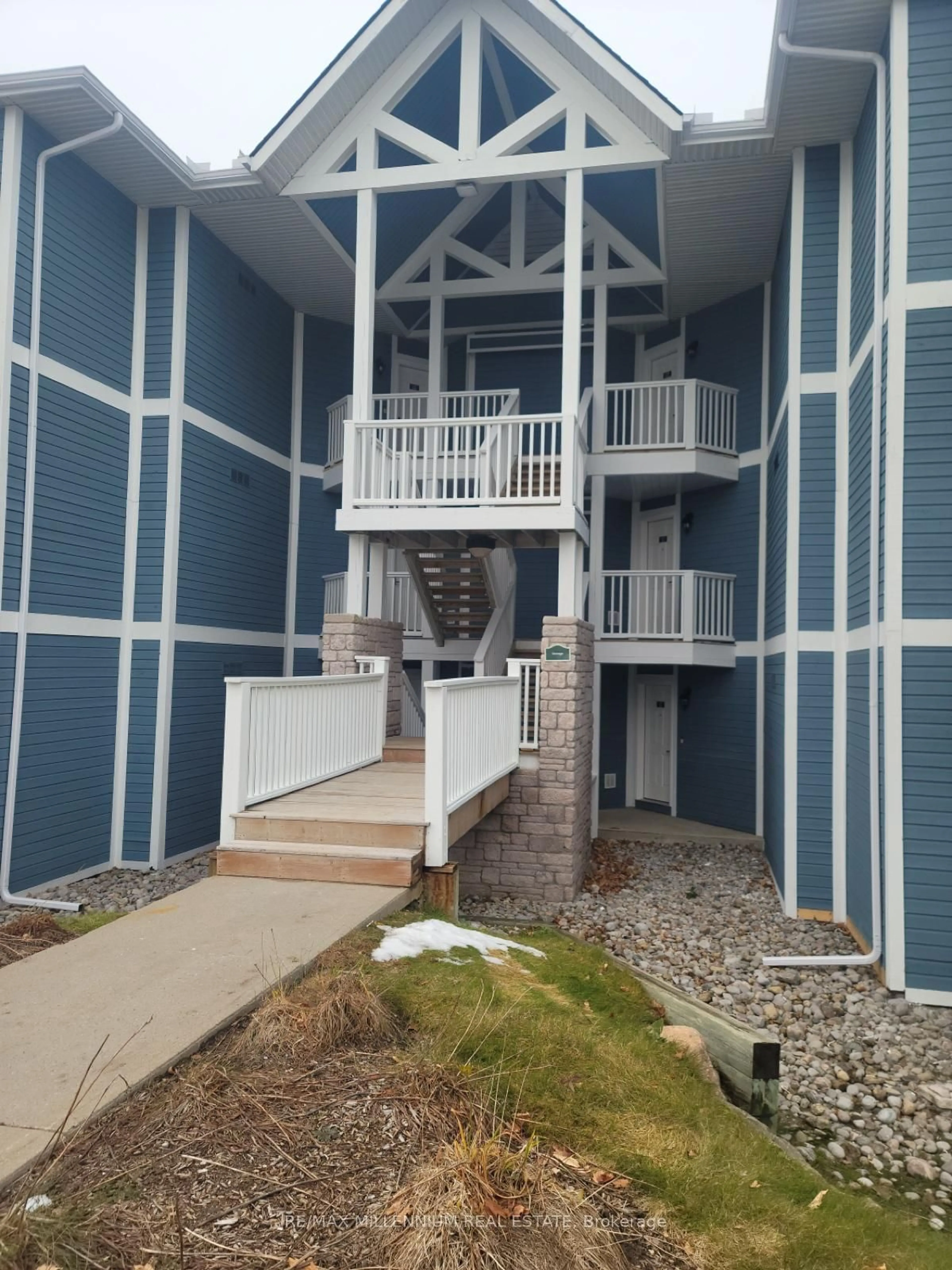 A pic from exterior of the house or condo for 90 Highland Dr #2442-43, Oro-Medonte Ontario L0L 2L0