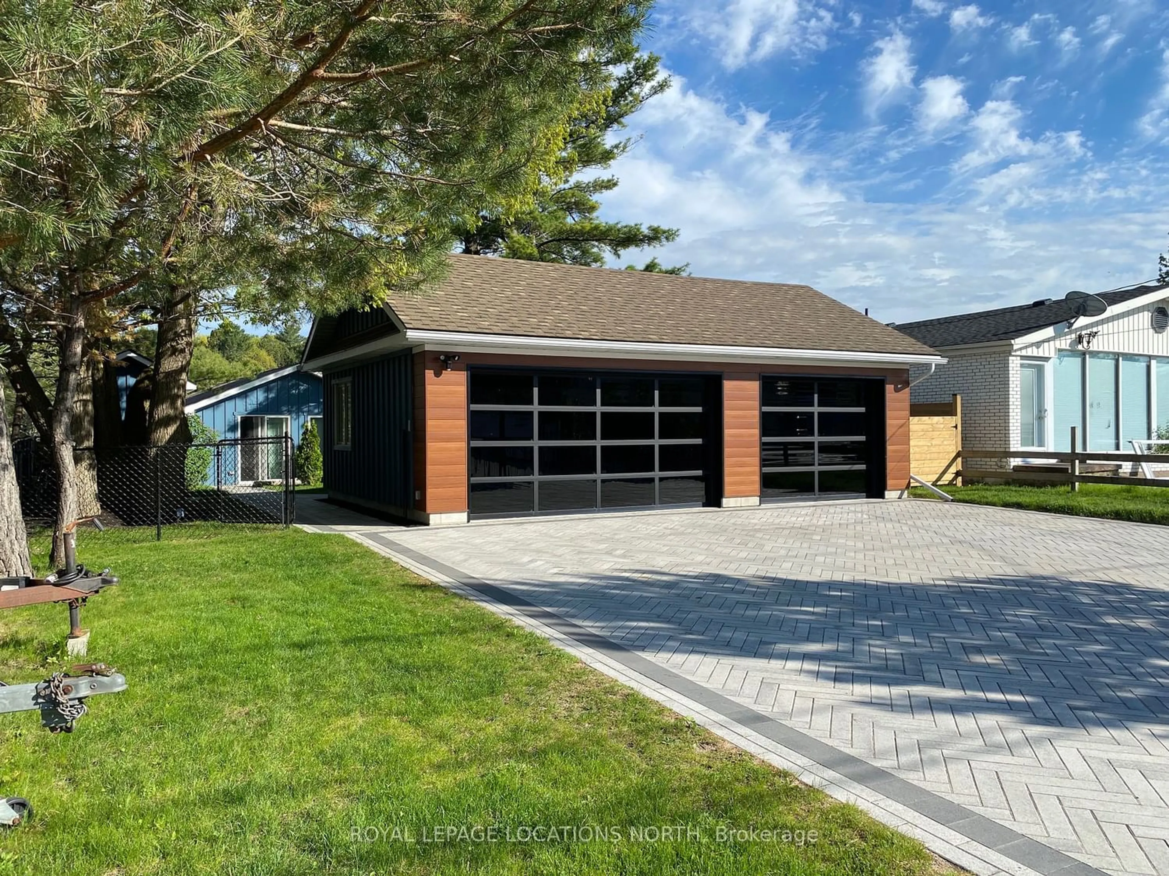 Home with brick exterior material, street for 807 Mosley St, Wasaga Beach Ontario L9Z 2H5