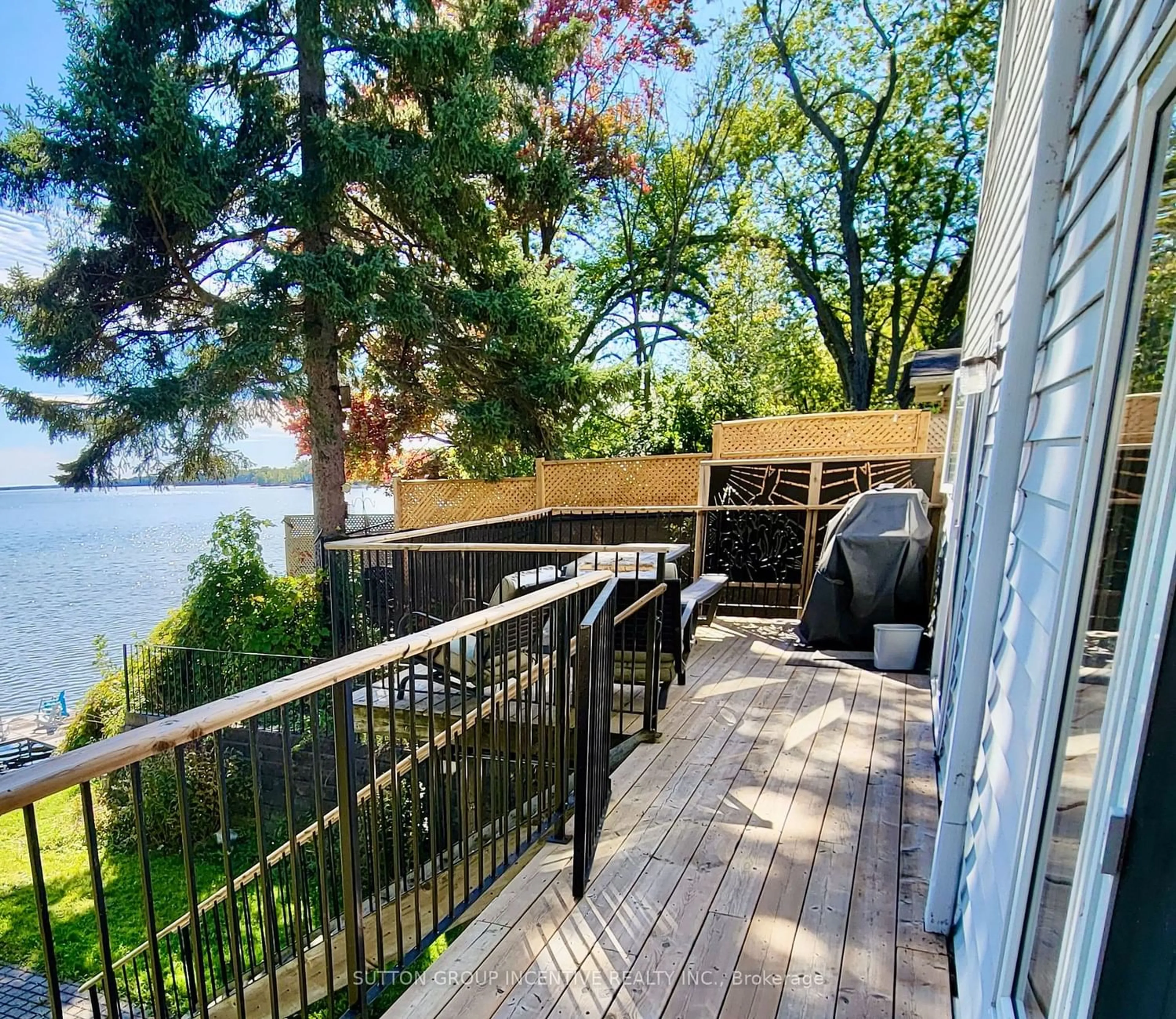 Patio for 2999 Lakeside Dr, Severn Ontario L3V 6H3