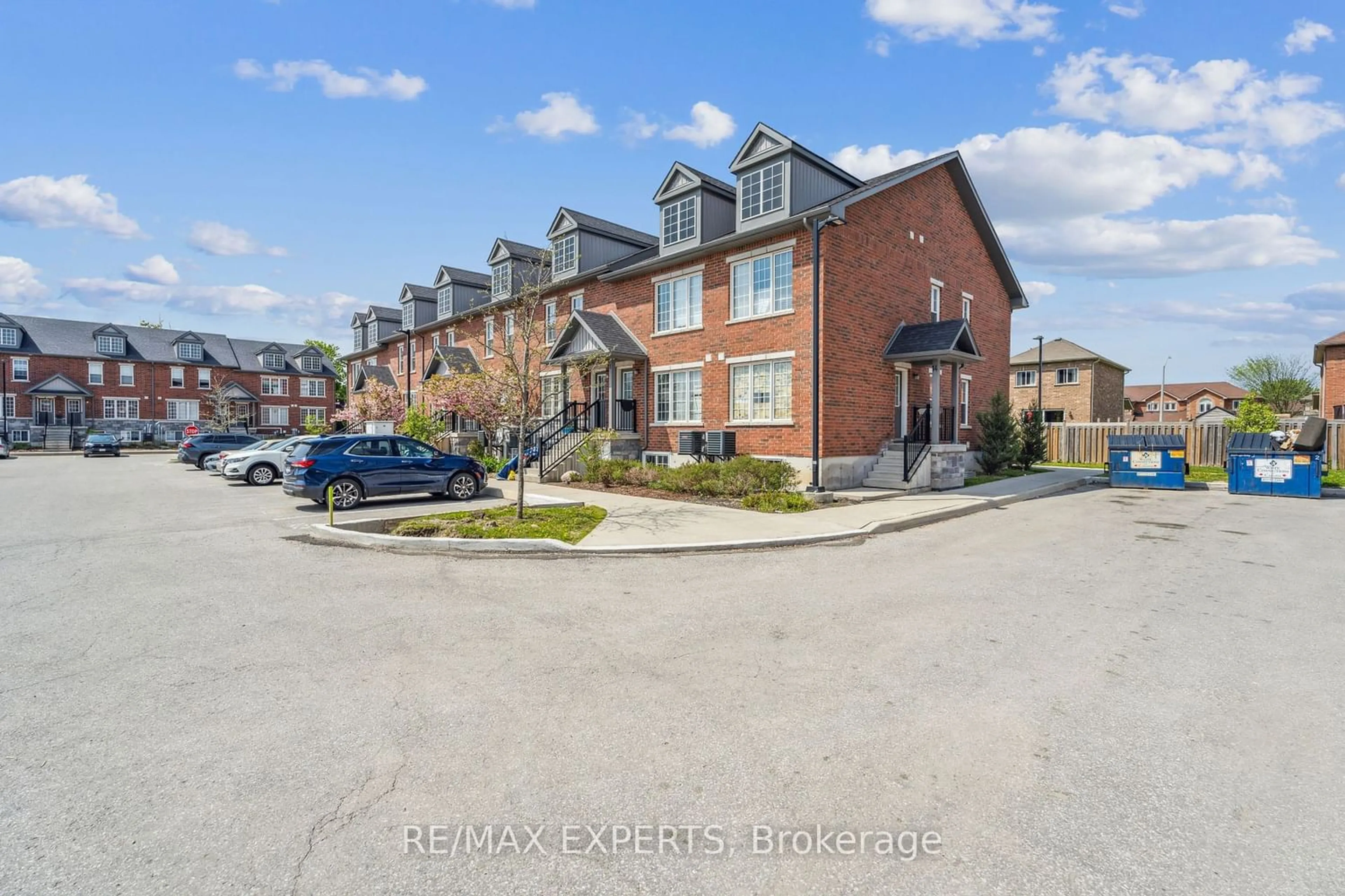 A pic from exterior of the house or condo for 246 Penetanguishene Rd #13, Barrie Ontario L4M 7C2