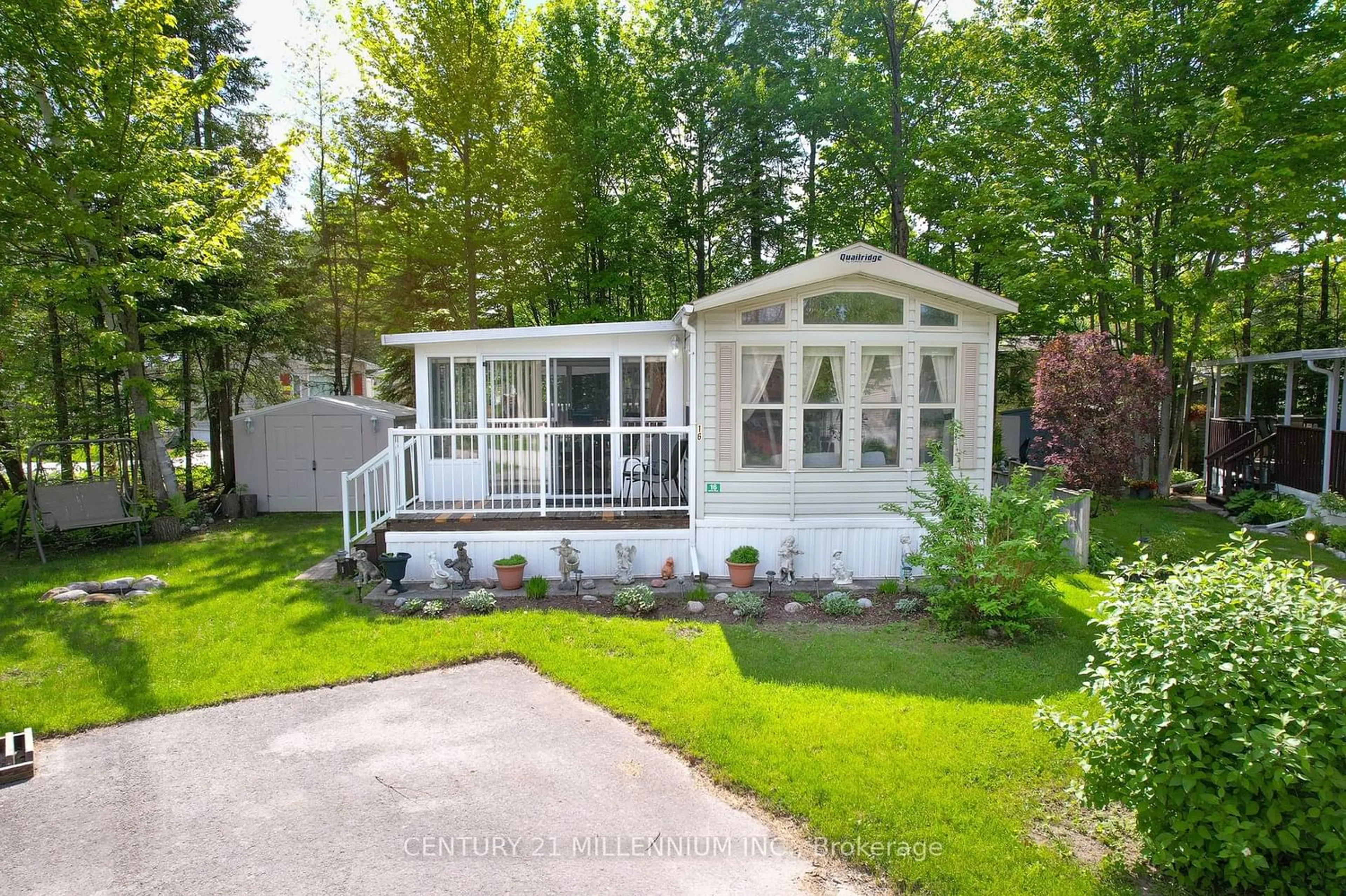 Cottage for 16 Huron Circ, Wasaga Beach Ontario L9Z 1X7