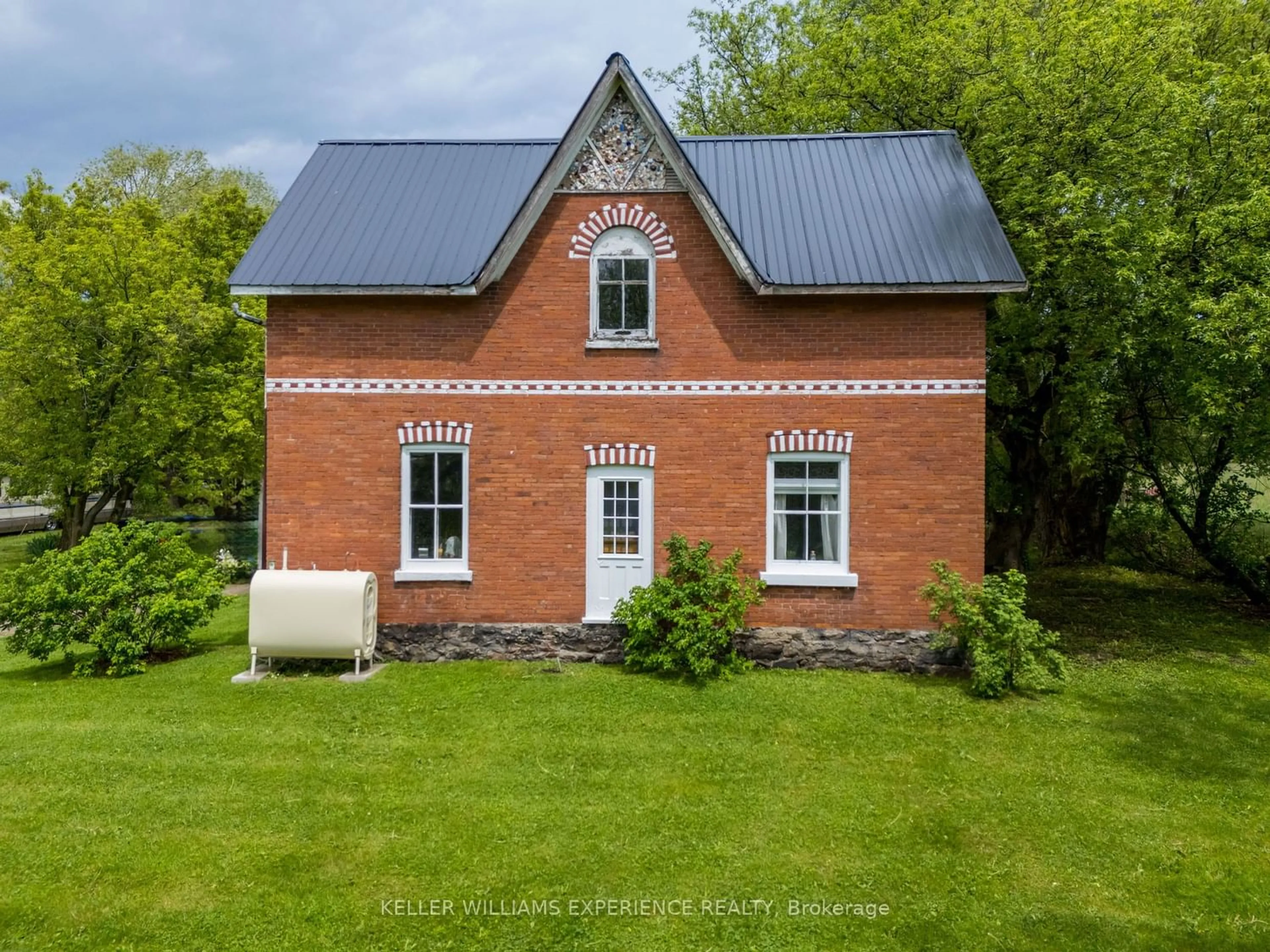 Cottage for 1217 Golf Course Rd, Springwater Ontario L0L 1Y2