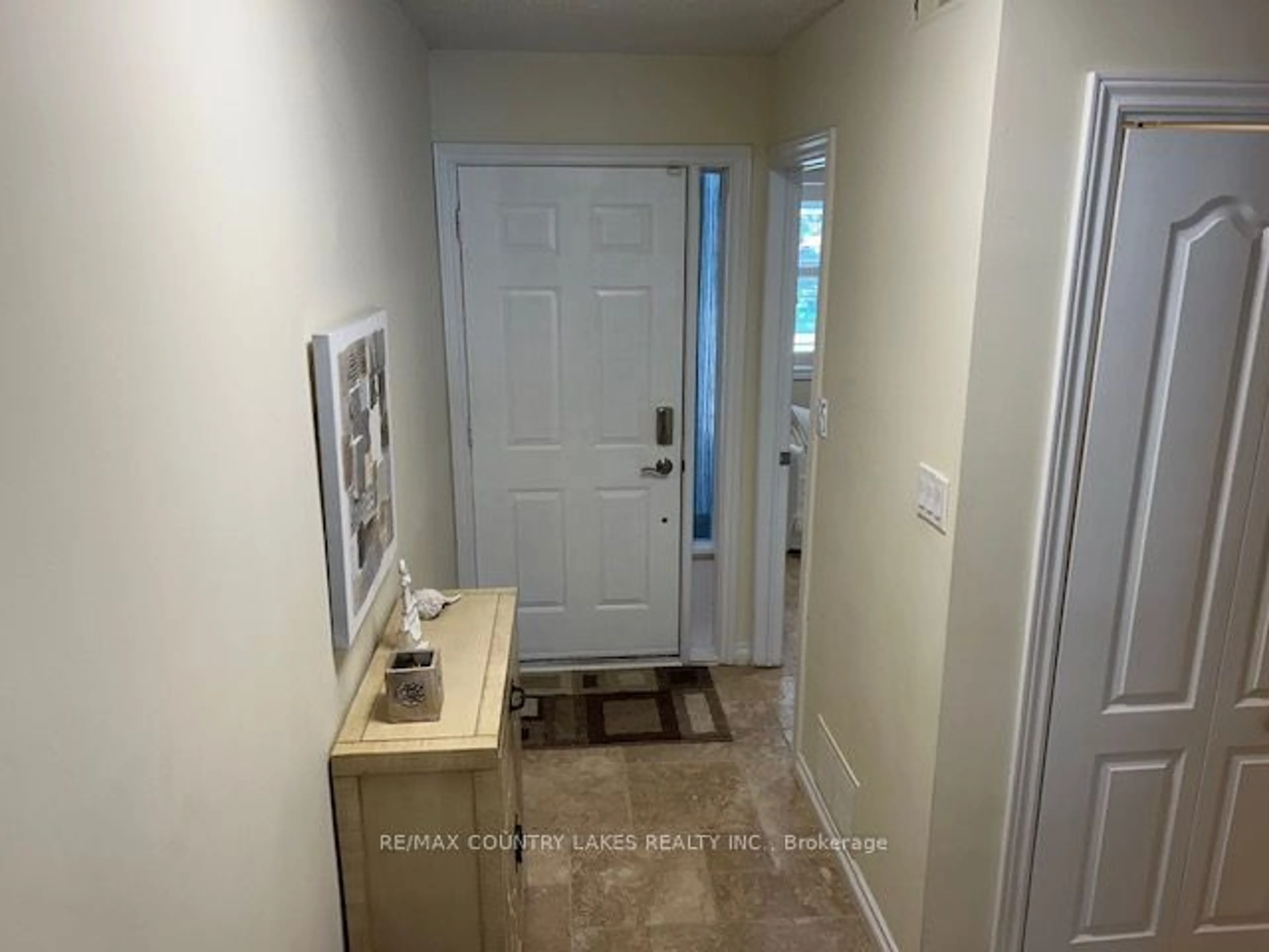 Indoor entryway for 30 Laguna Pkwy #6, Ramara Ontario L0K 1B0