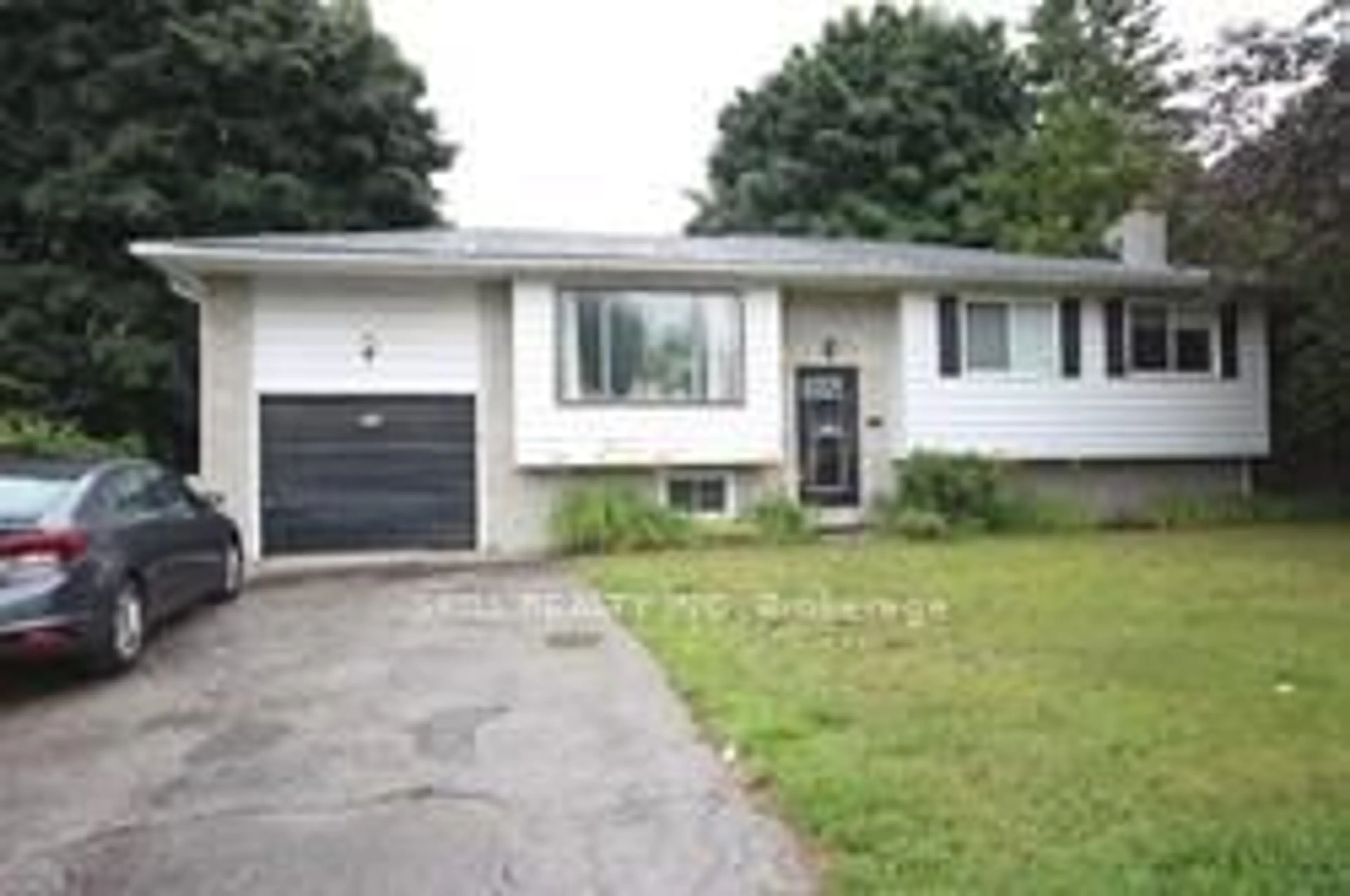 Frontside or backside of a home for 319 Grove St, Barrie Ontario L4M 2R6
