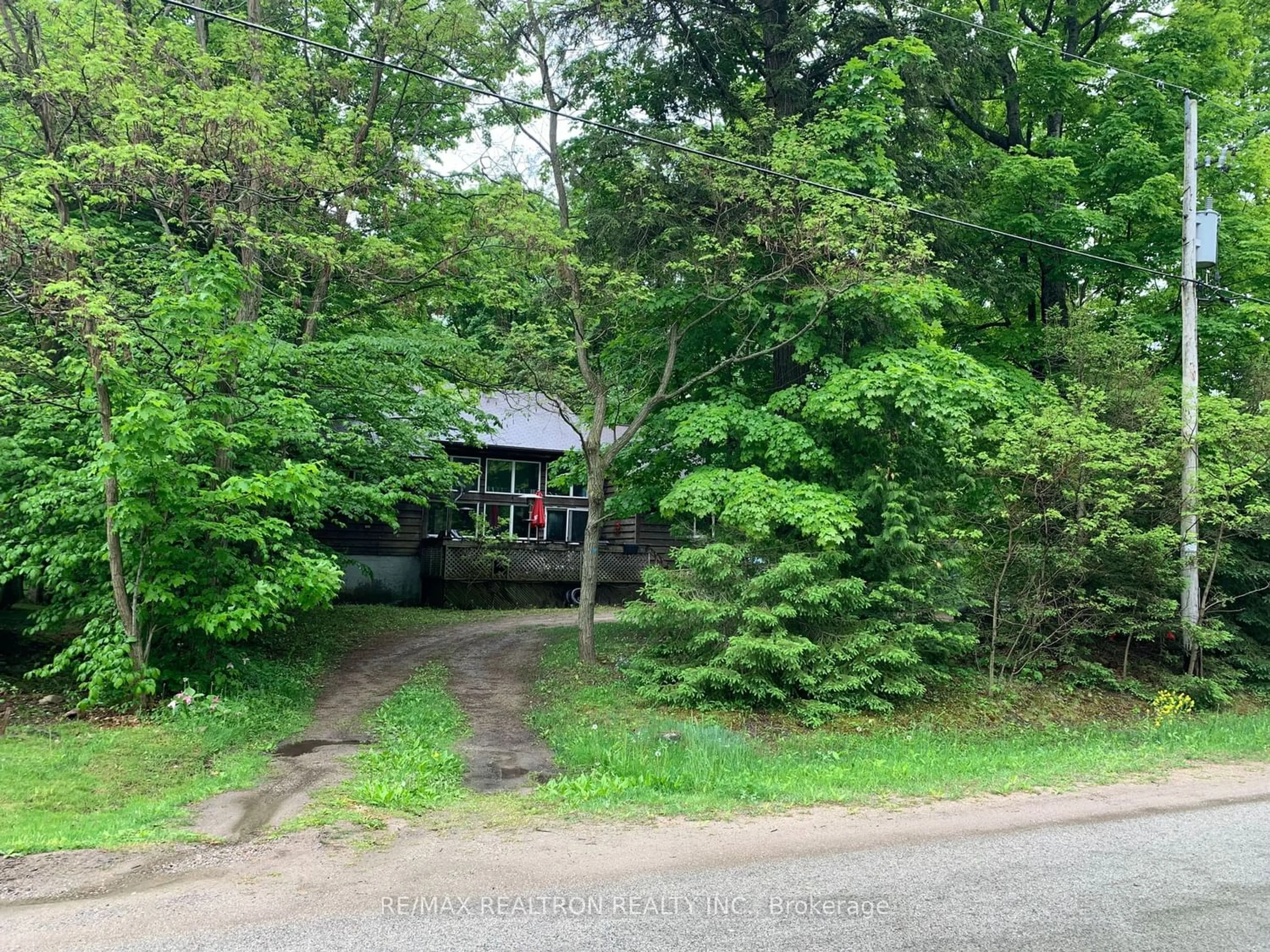 Cottage for 901 17th Concession Rd, Tiny Ontario L9M 0J2