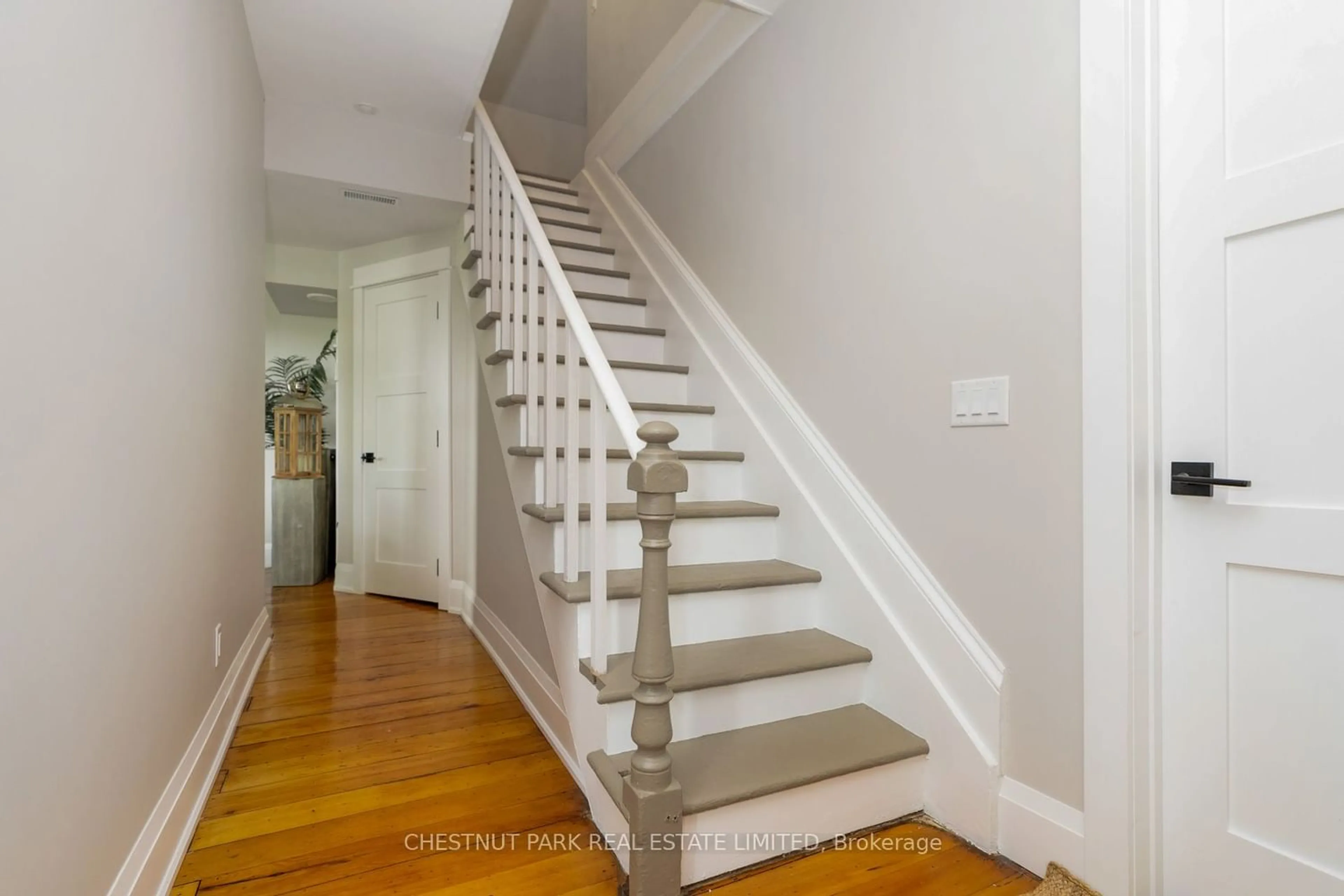 Stairs for 7470 21/22 Nottawasaga Sdrd, Clearview Ontario L0M 1S0