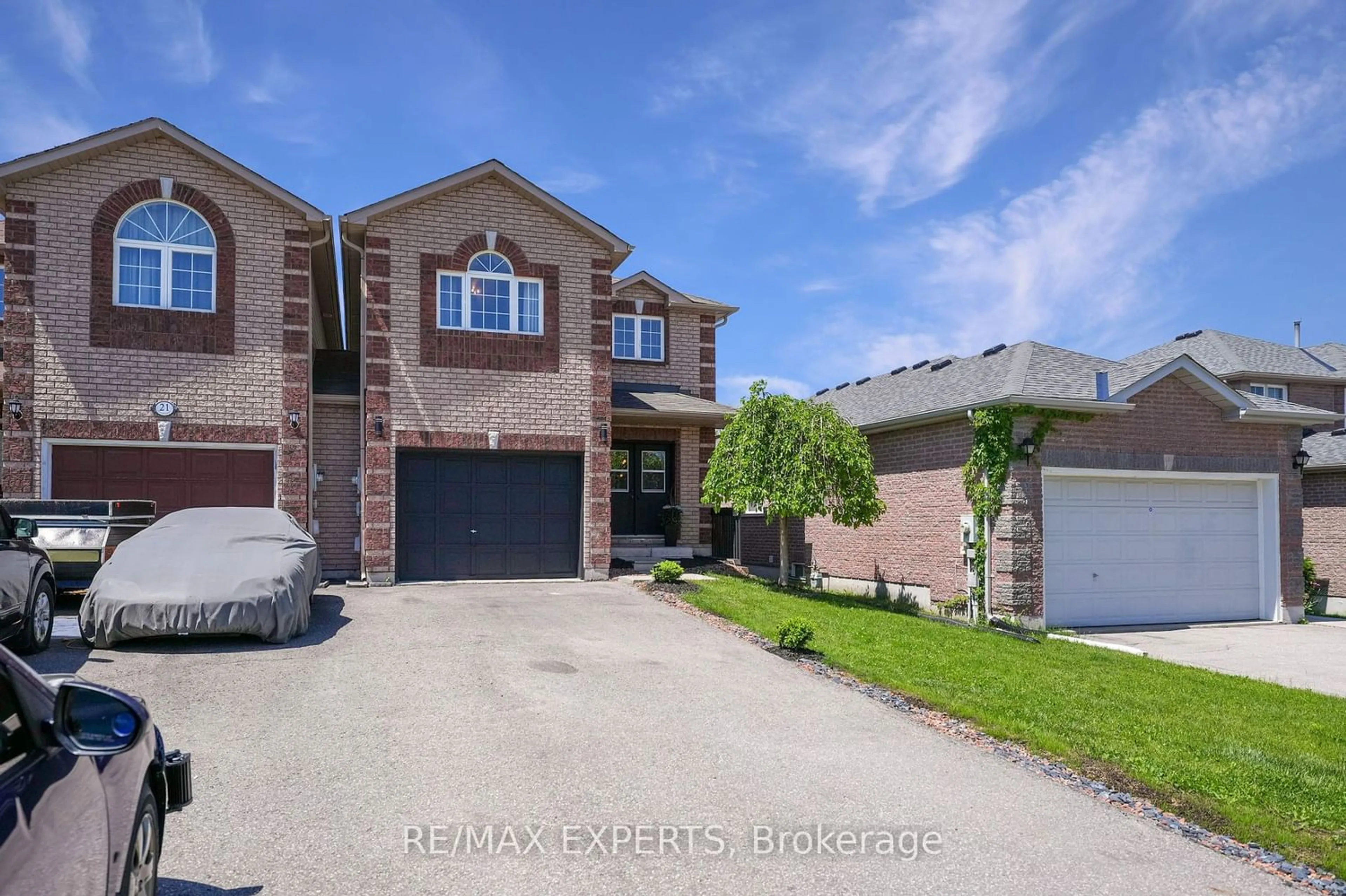 Frontside or backside of a home for 19 Courtney Cres, Barrie Ontario L4N 5S7