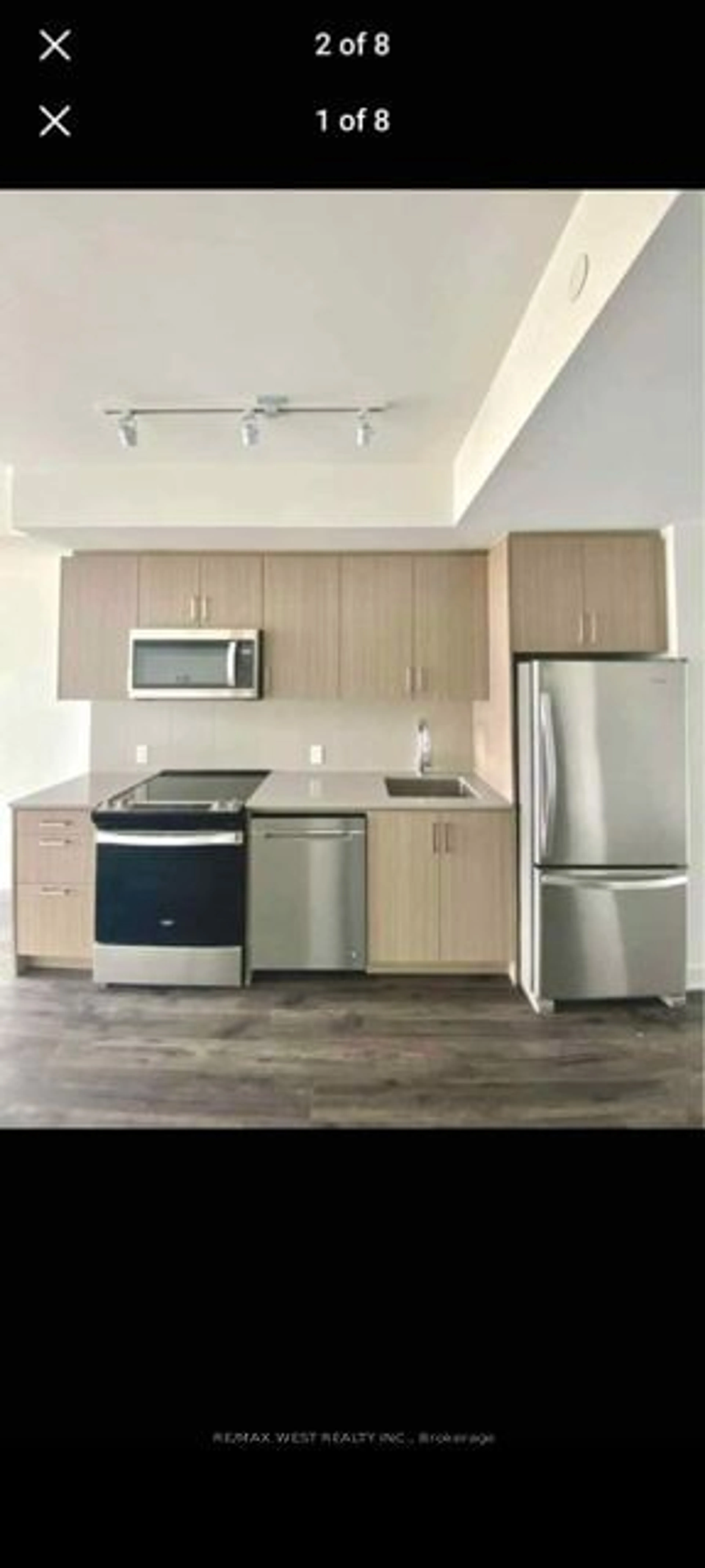 Standard kitchen for 681 Yonge St #406, Barrie Ontario L4N 4E8