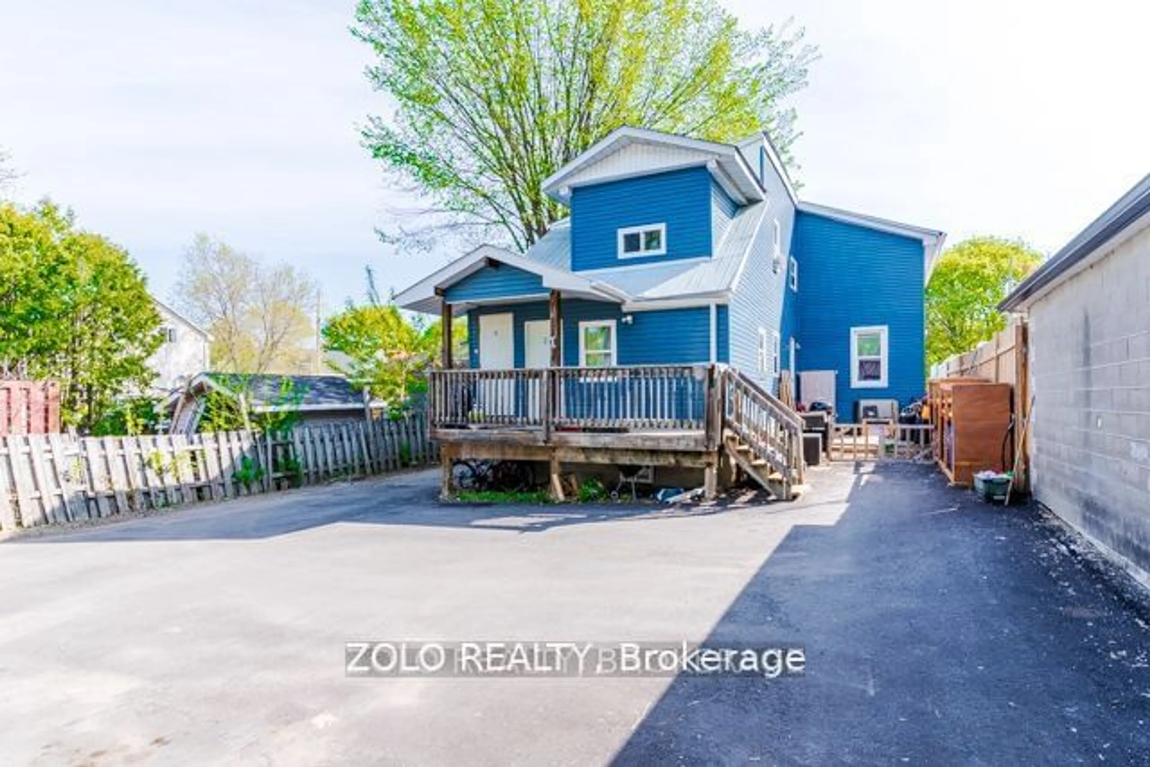 Cottage for 371 East St, Orillia Ontario L3V 4C6