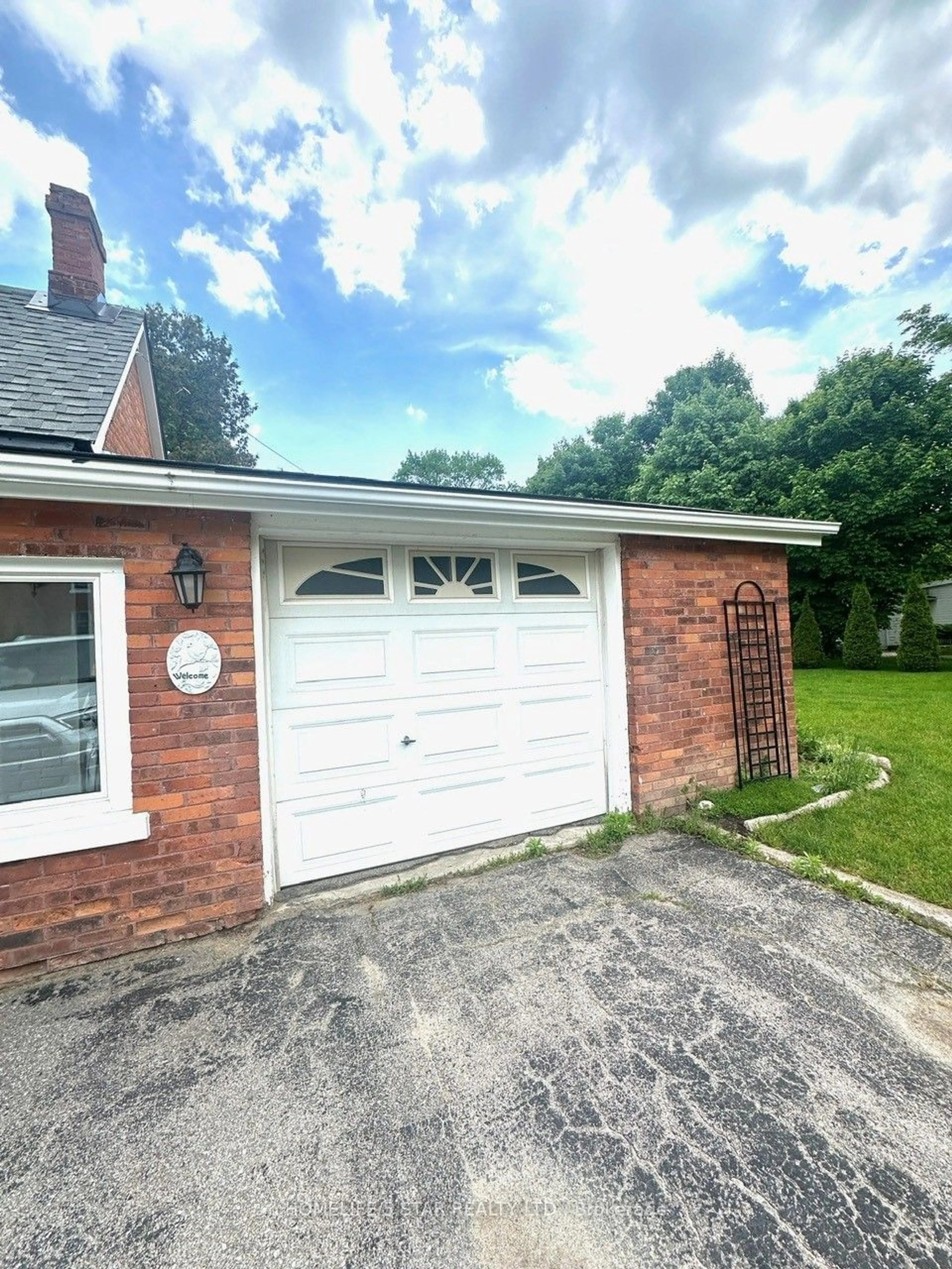 Frontside or backside of a home for 621 HUGEL Ave, Midland Ontario L4R 1W4