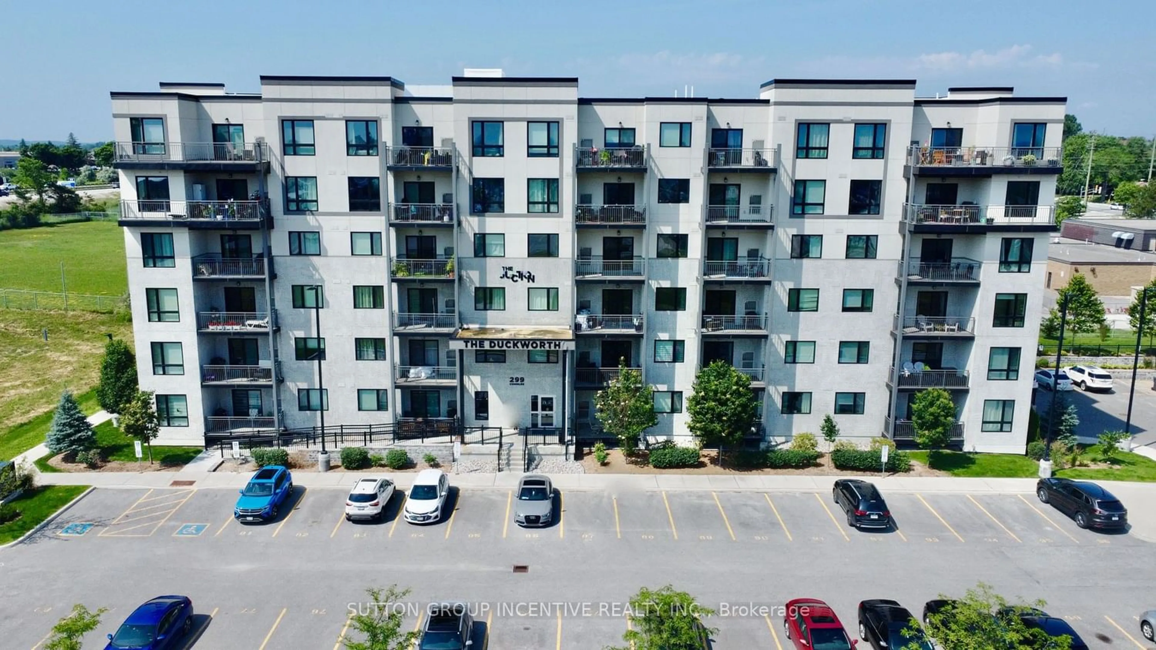 A pic from exterior of the house or condo for 299 Cundles Rd #608, Barrie Ontario L4M 4S5