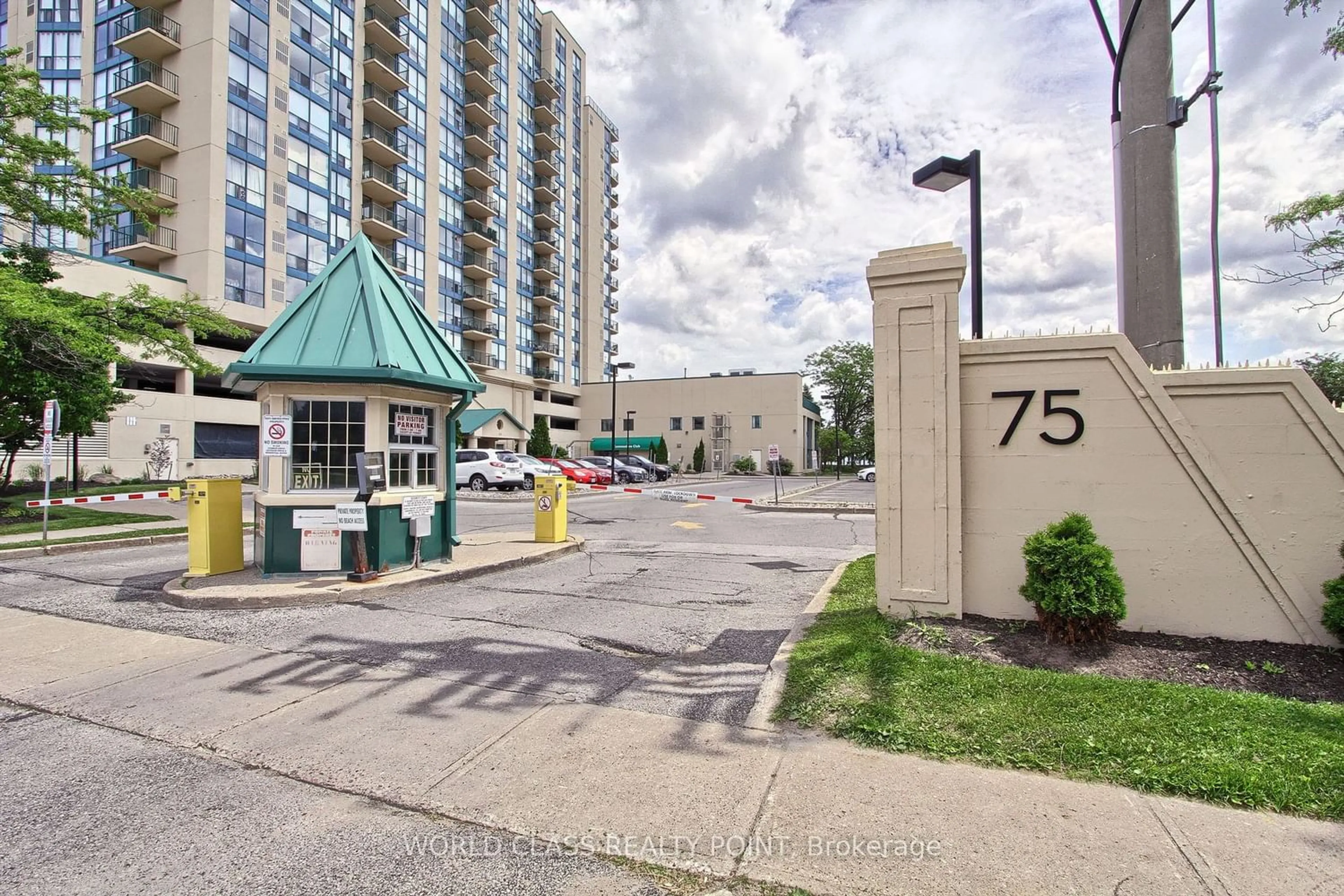 A pic from exterior of the house or condo for 75 Ellen St #207, Barrie Ontario L4N 7R6
