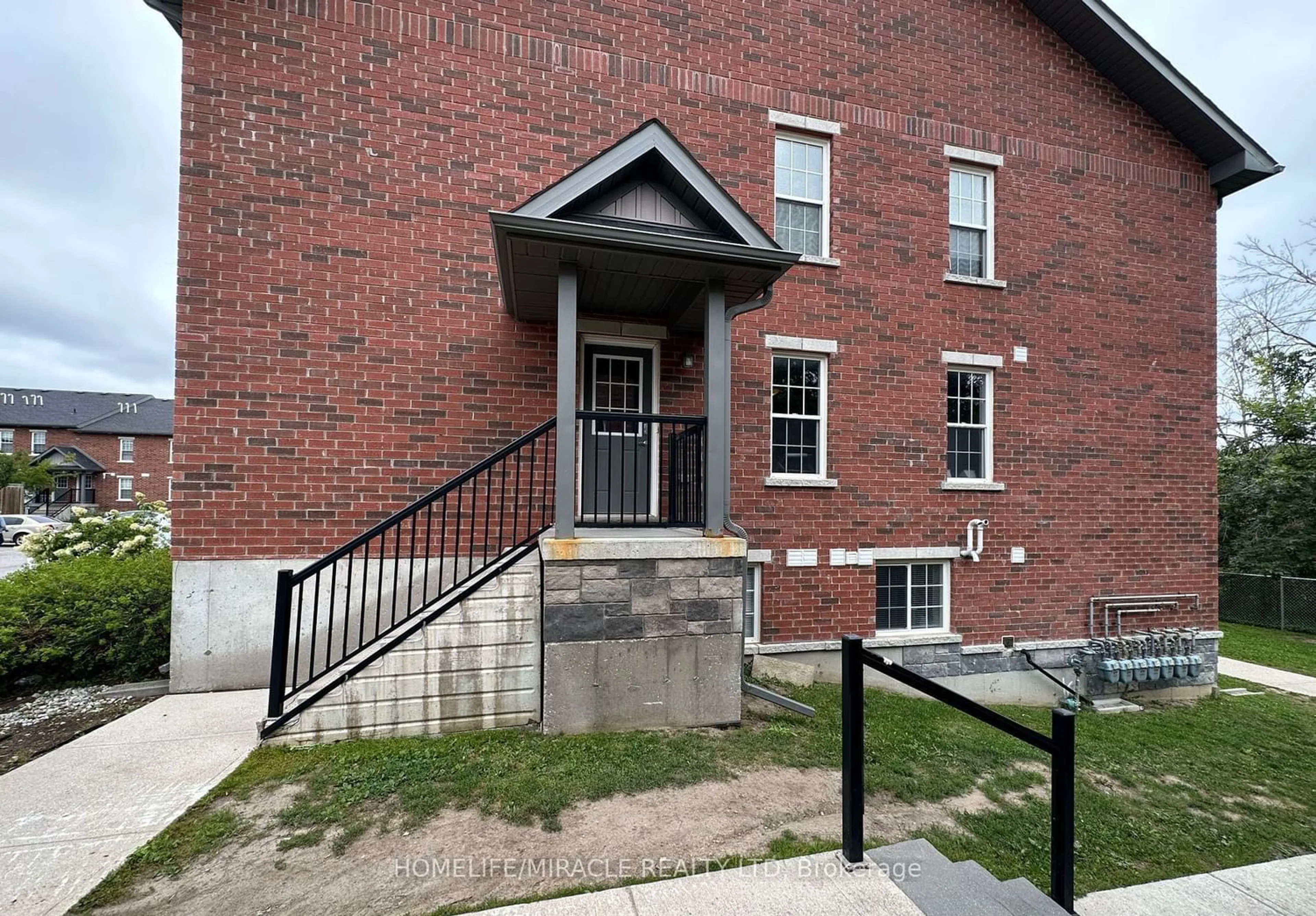 A pic from exterior of the house or condo for 244 Penetanguishene Rd #8, Barrie Ontario L4M 7C2