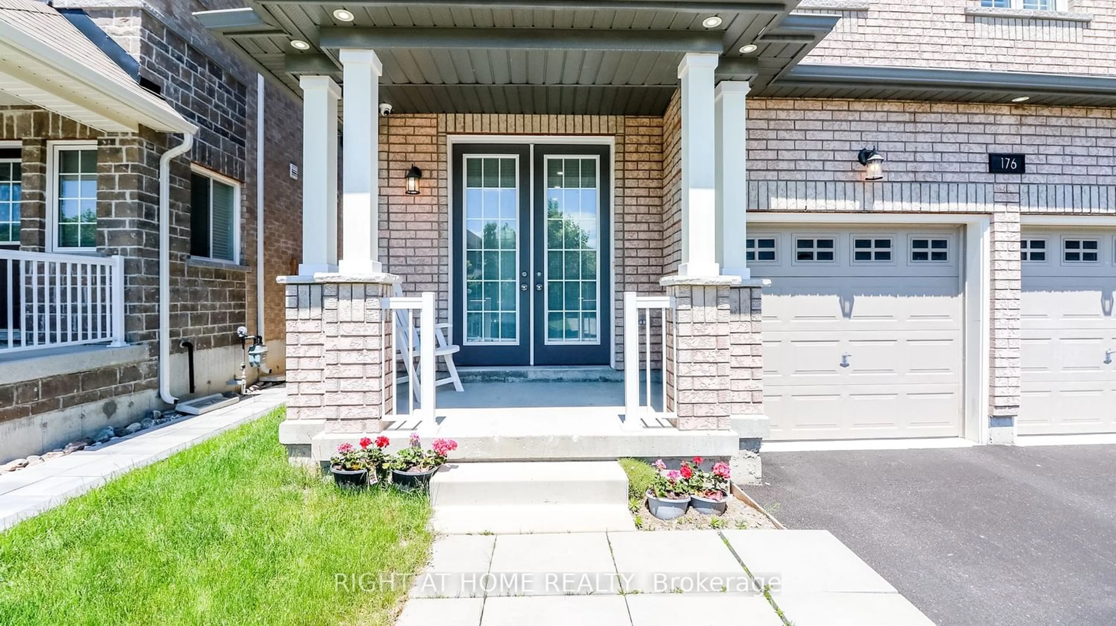 Indoor entryway for 176 BIRKHALL Pl, Barrie Ontario L4N 0K9