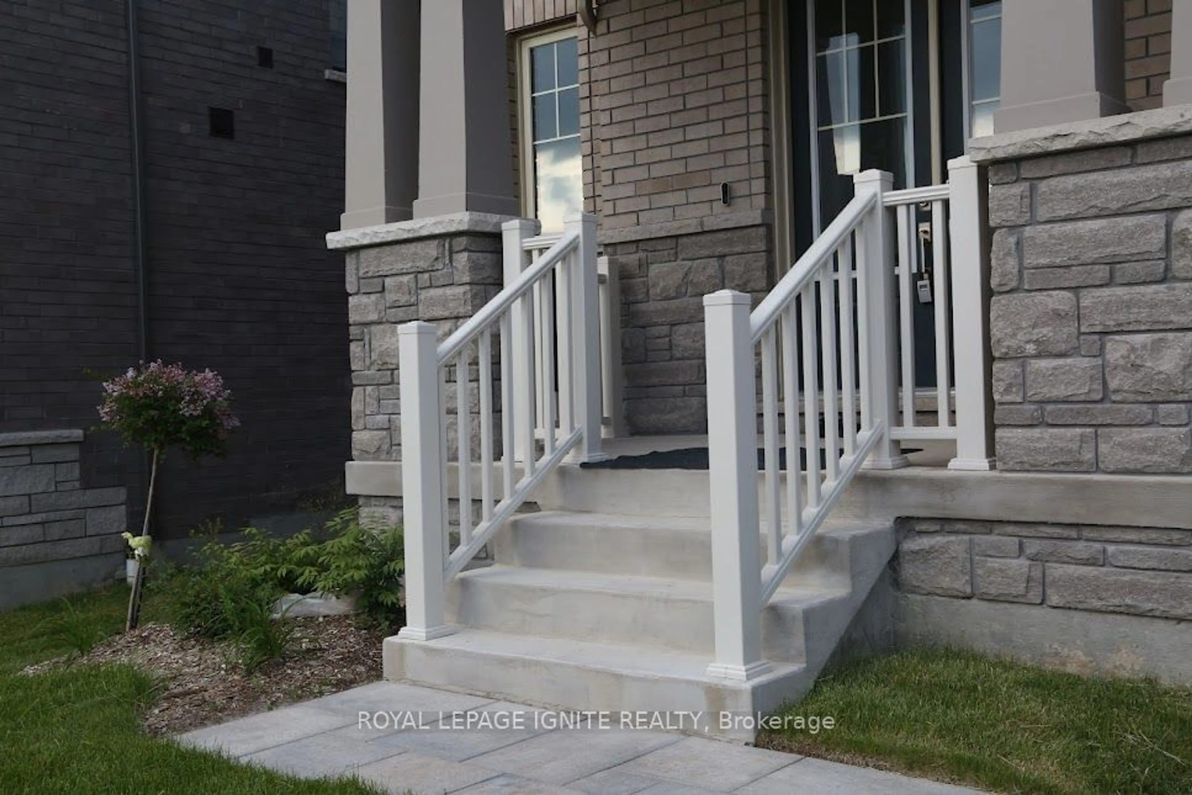 Stairs for 9 Sweet Cicely St, Springwater Ontario L9X 2E2