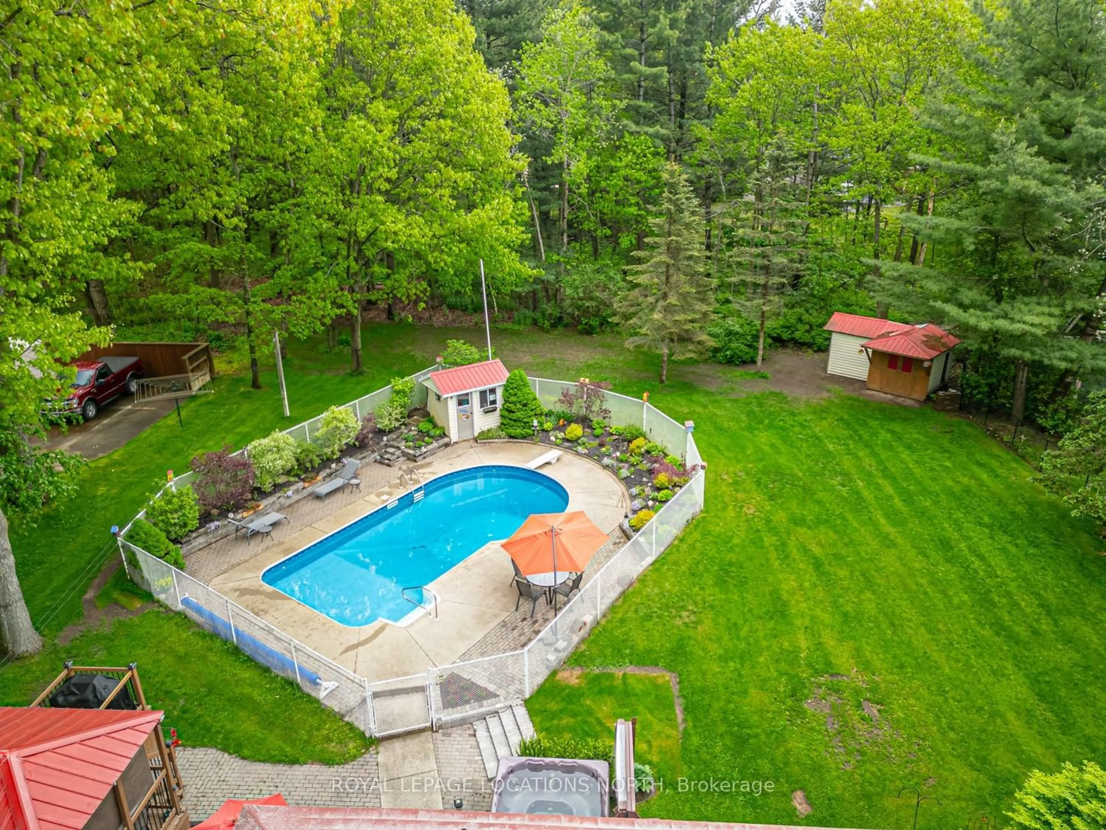 Indoor or outdoor pool for 239 Oxbow Park Rd, Wasaga Beach Ontario L9Z 2V7