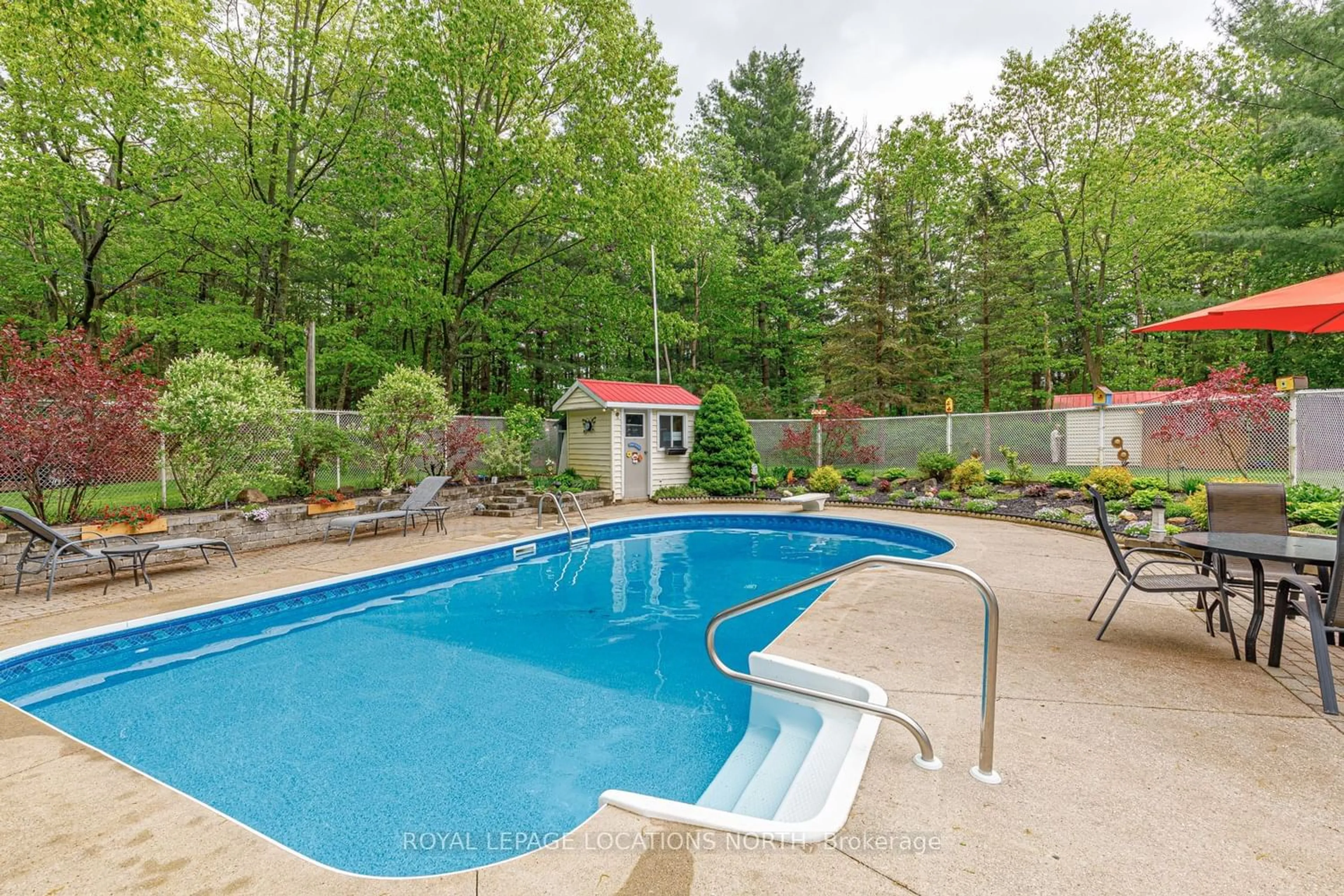 Indoor or outdoor pool for 239 Oxbow Park Rd, Wasaga Beach Ontario L9Z 2V7