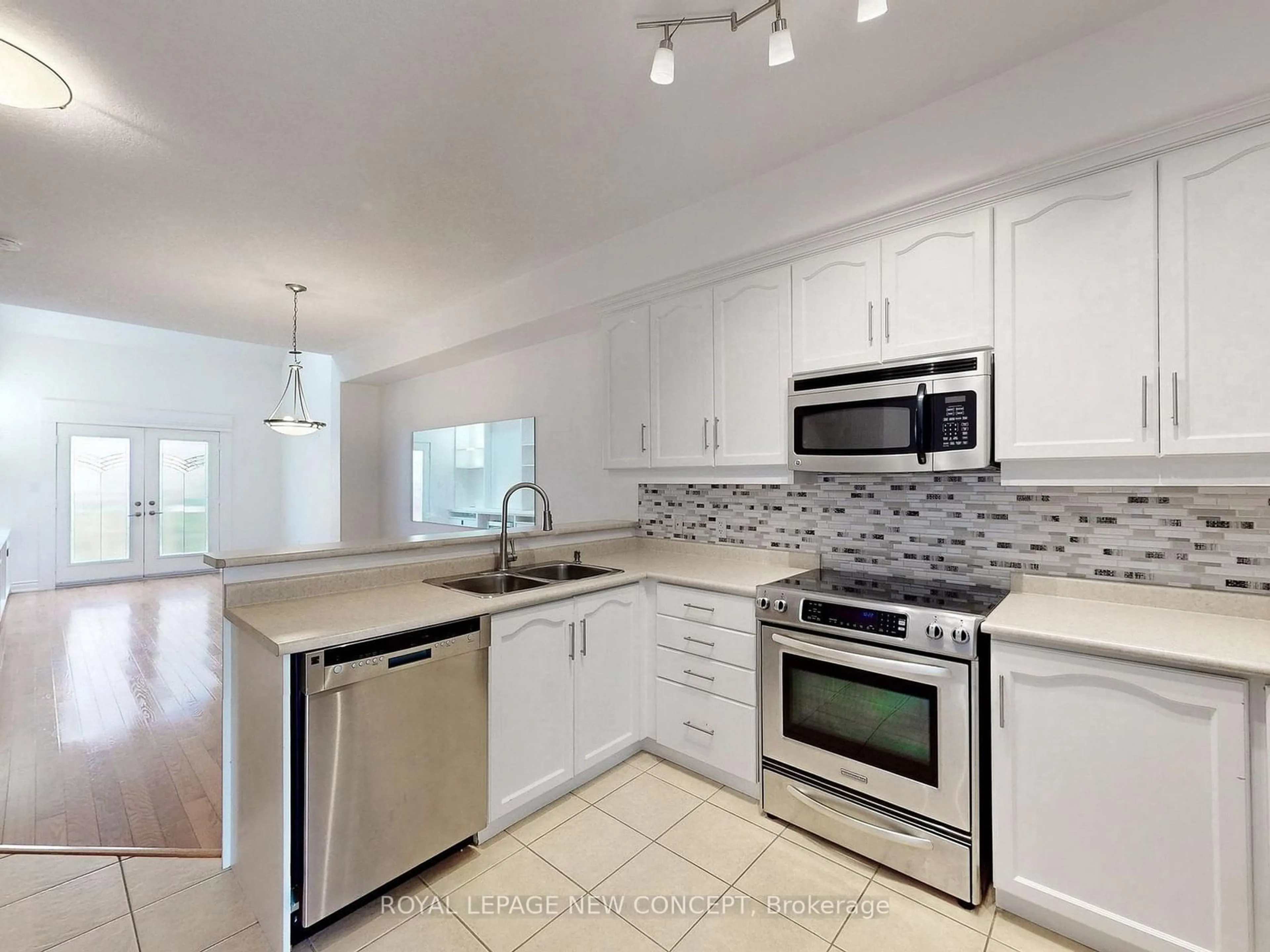 Kitchen for 125 Huronia Rd #11, Barrie Ontario L4N 4G1