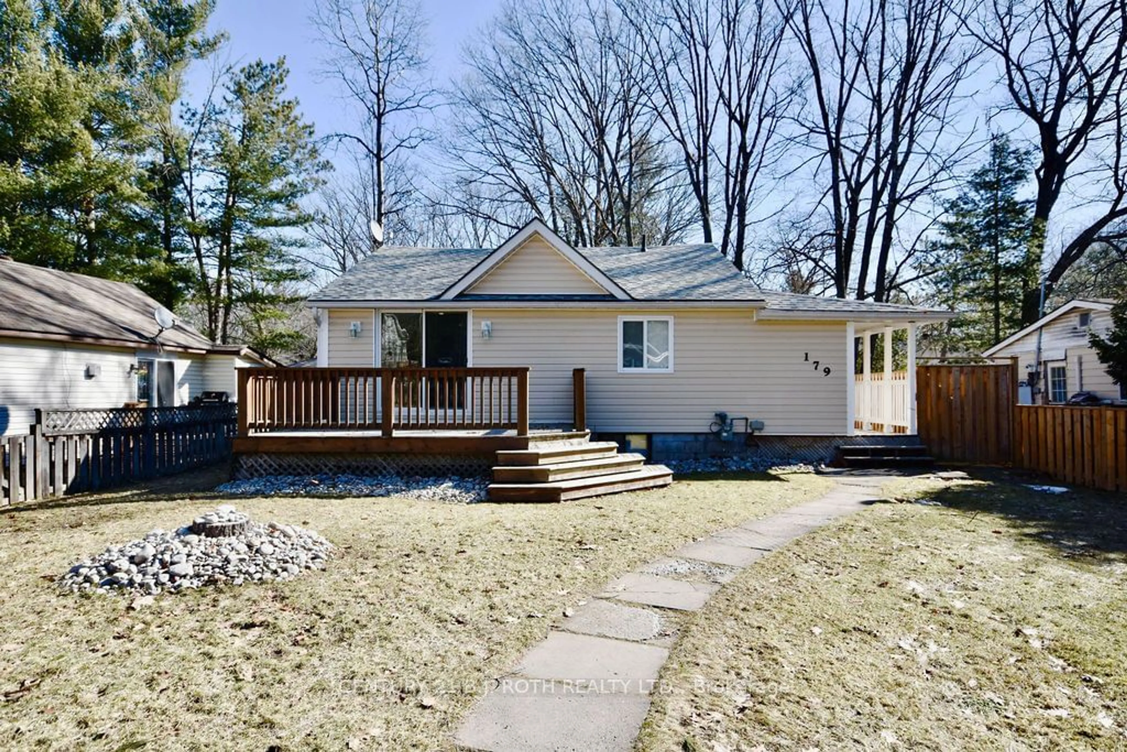 Frontside or backside of a home for 179 Melrose Ave, Wasaga Beach Ontario L9Z 2T2