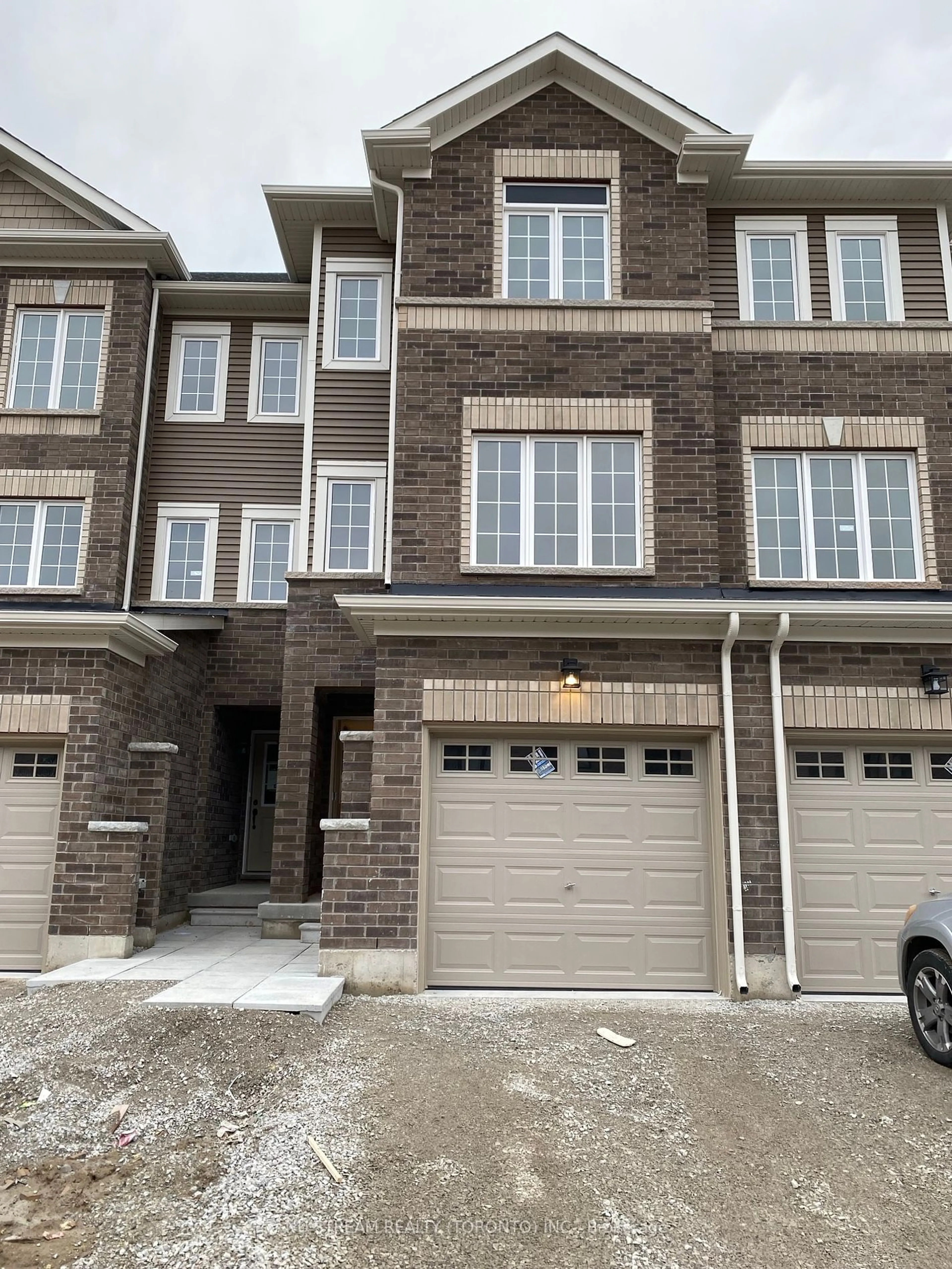 A pic from exterior of the house or condo for 19 Pumpkin Corner Cres, Barrie Ontario L9J 0C2
