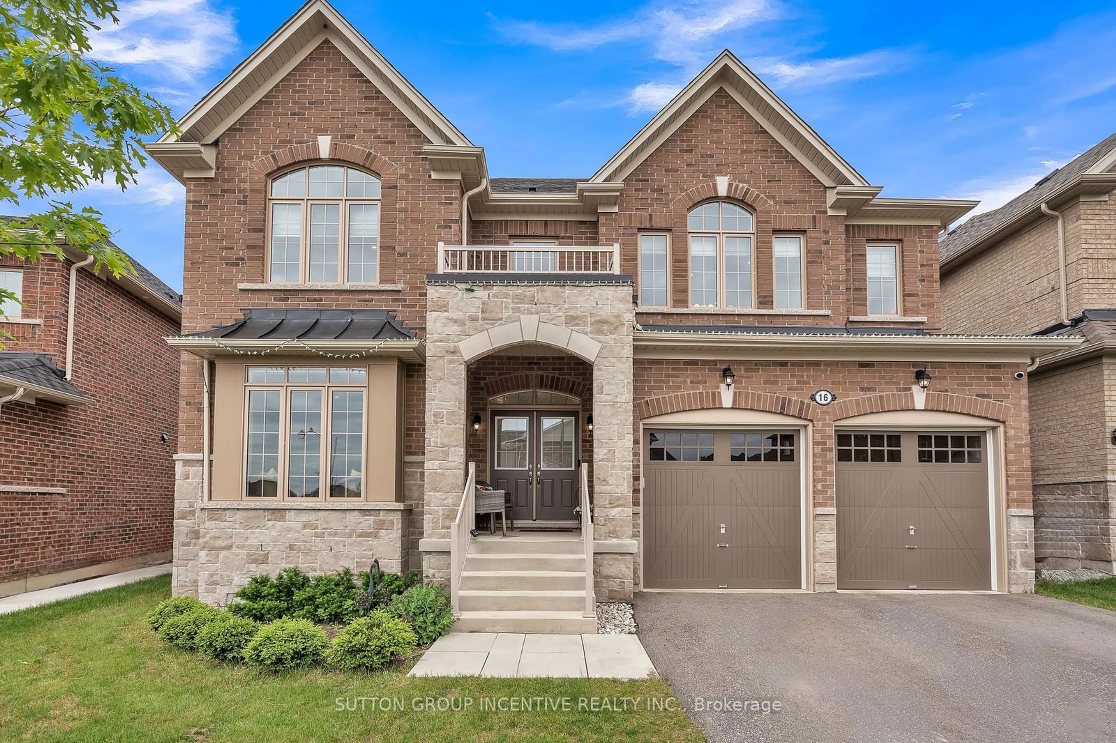 Home with brick exterior material for 16 Samuel Cres, Springwater Ontario L9X 2A4