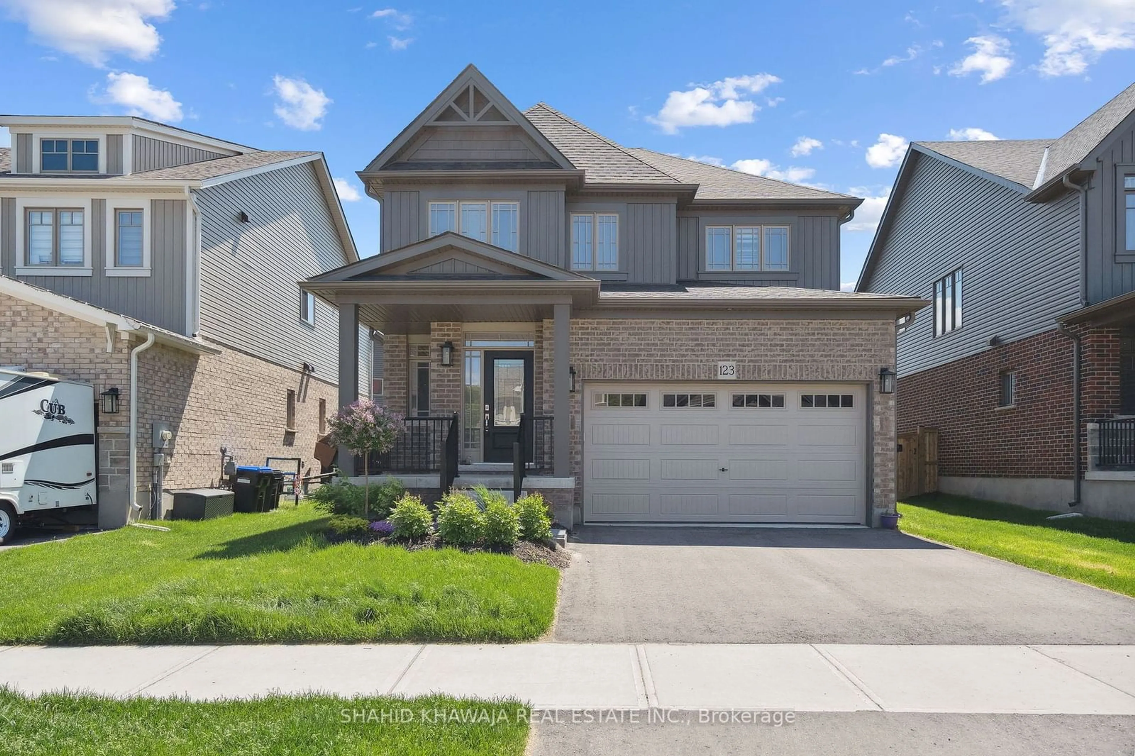 Frontside or backside of a home for 123 Plewes Dr, Collingwood Ontario L9Y 5M4