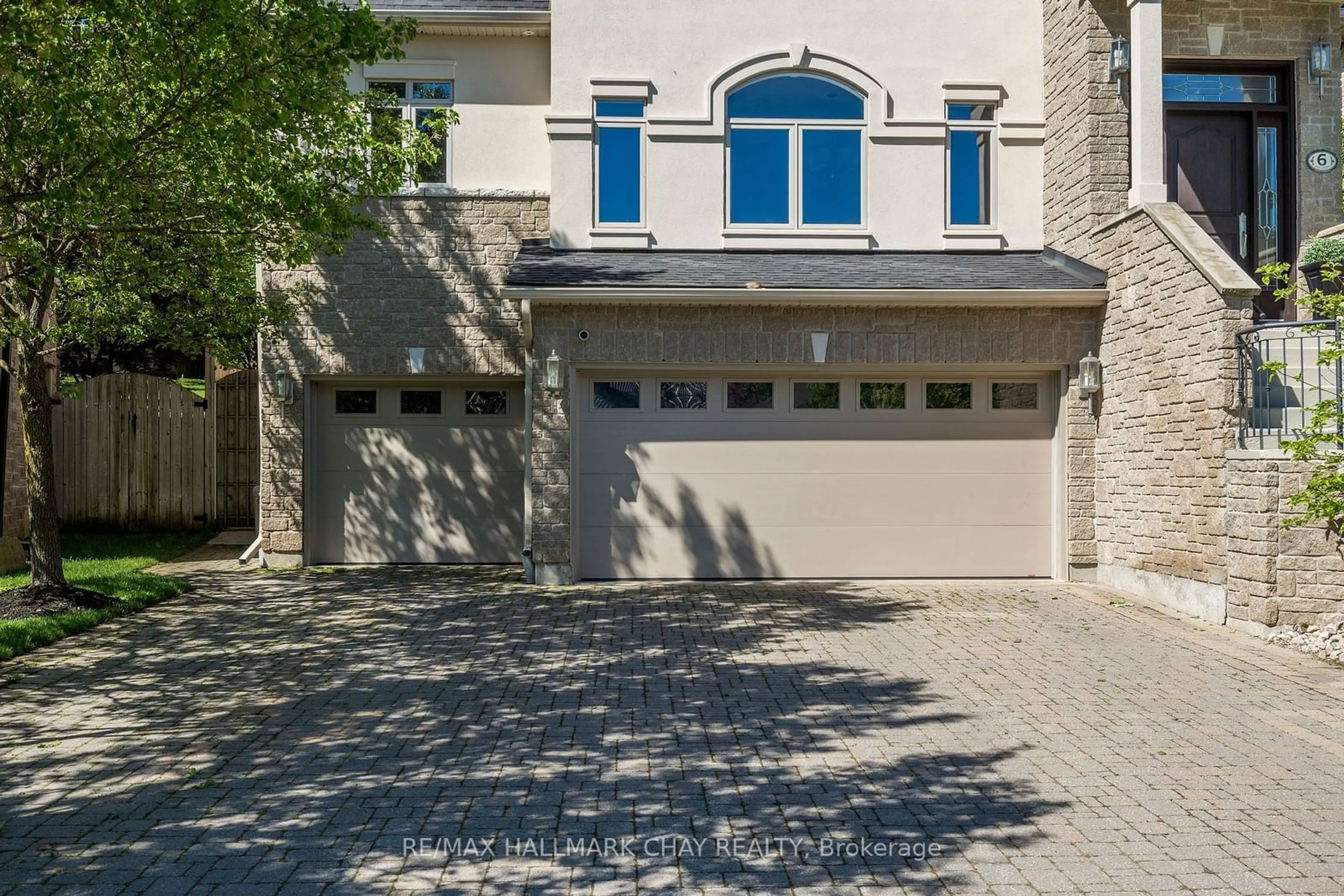 A pic from exterior of the house or condo for 6 Orsi Crt, Barrie Ontario L4N 0C7