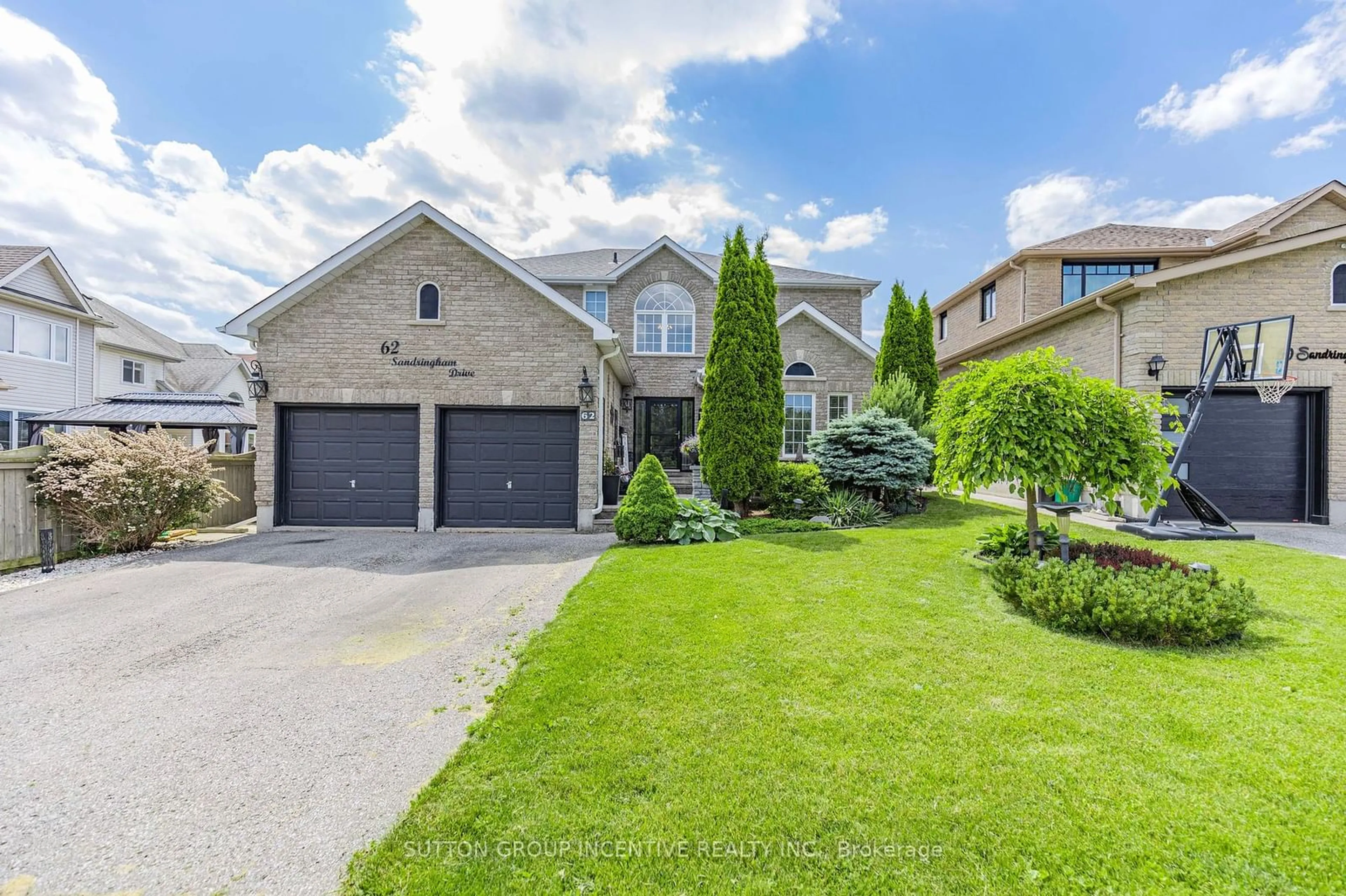 Frontside or backside of a home for 62 Sandringham Dr, Barrie Ontario L4N 0K6