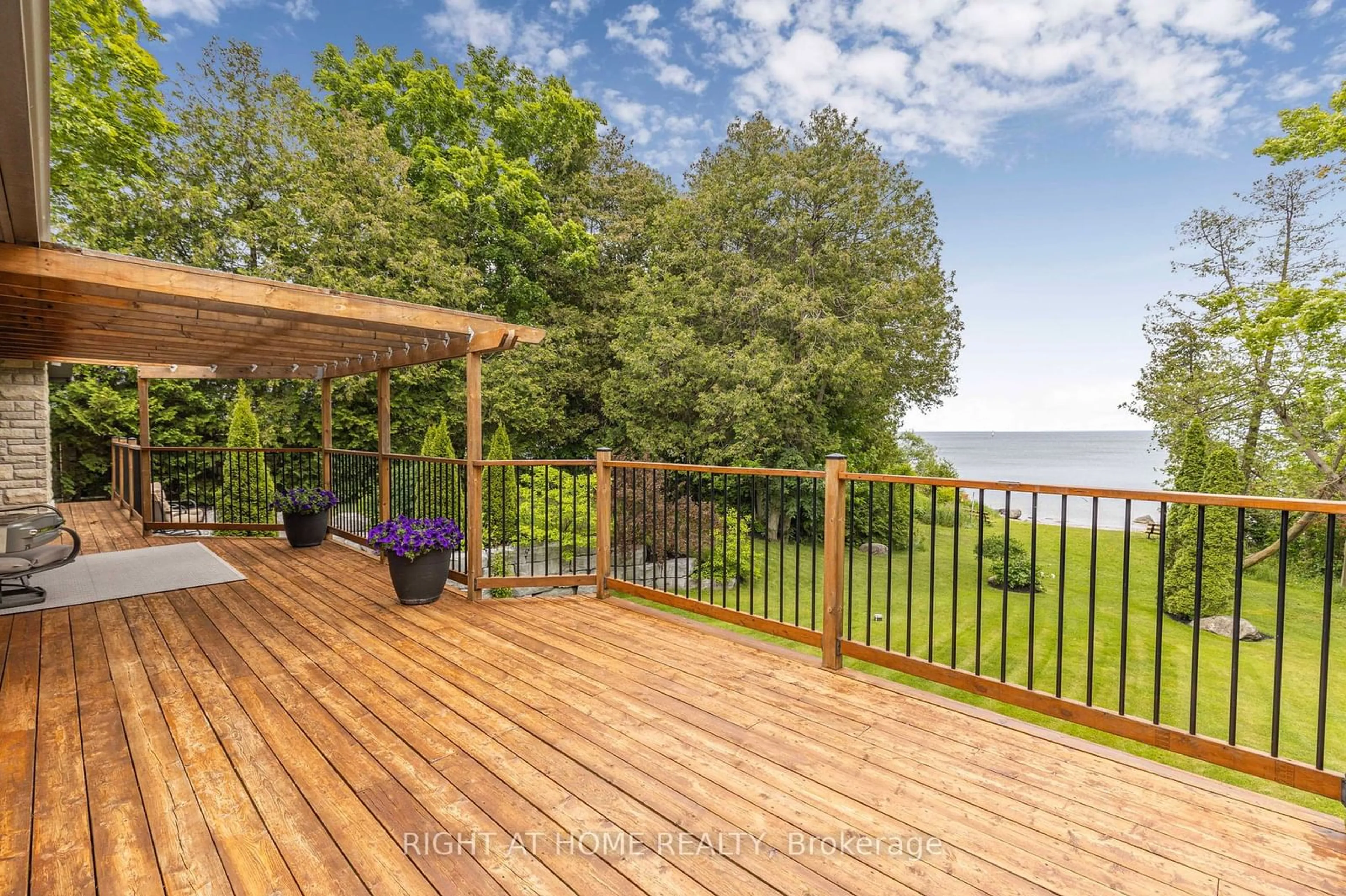 Patio, cottage for 45 Stanley Ave, Oro-Medonte Ontario L0L 1T0