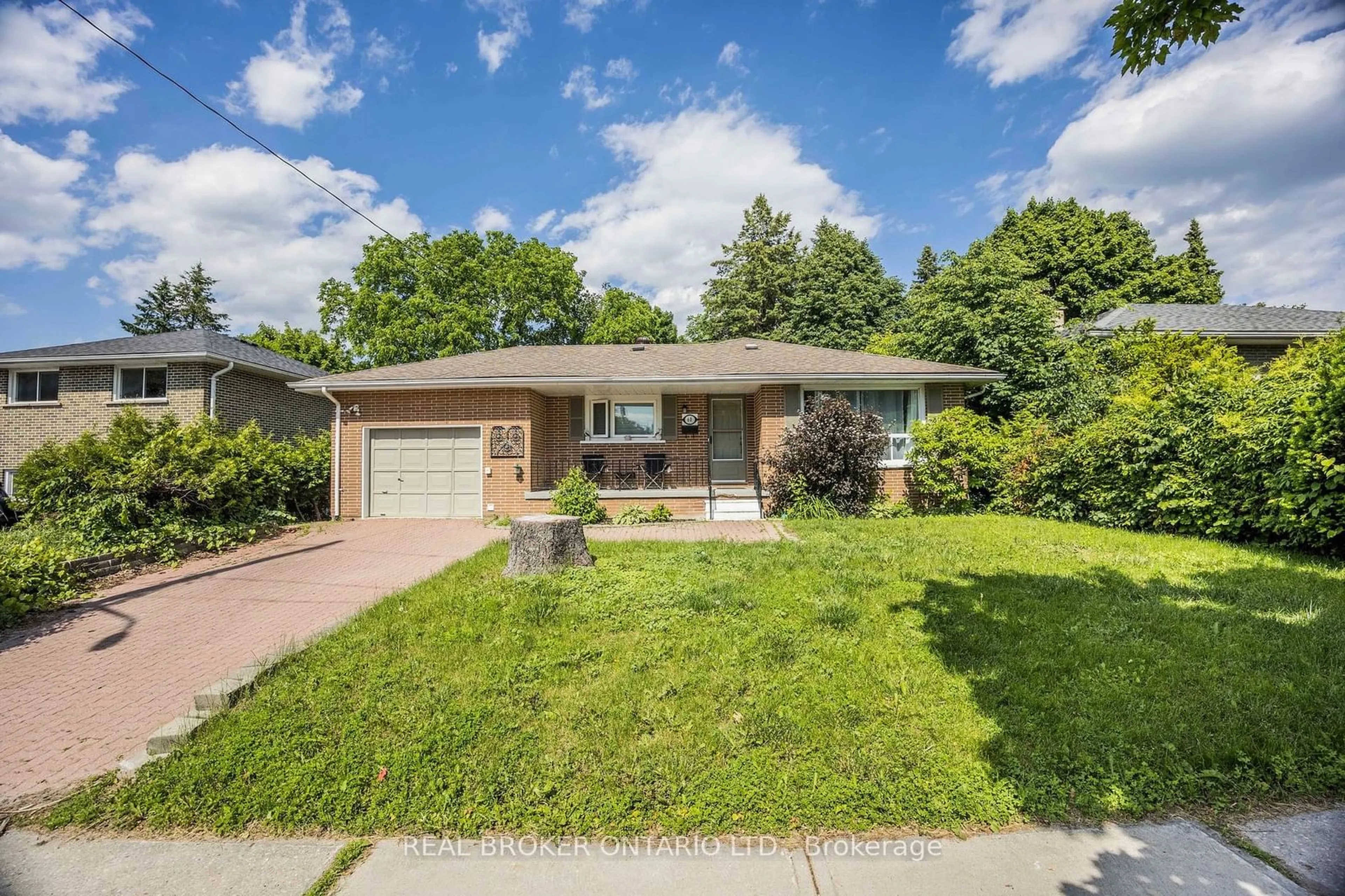 Frontside or backside of a home, the street view for 60 MARION Cres, Barrie Ontario L4M 2L3