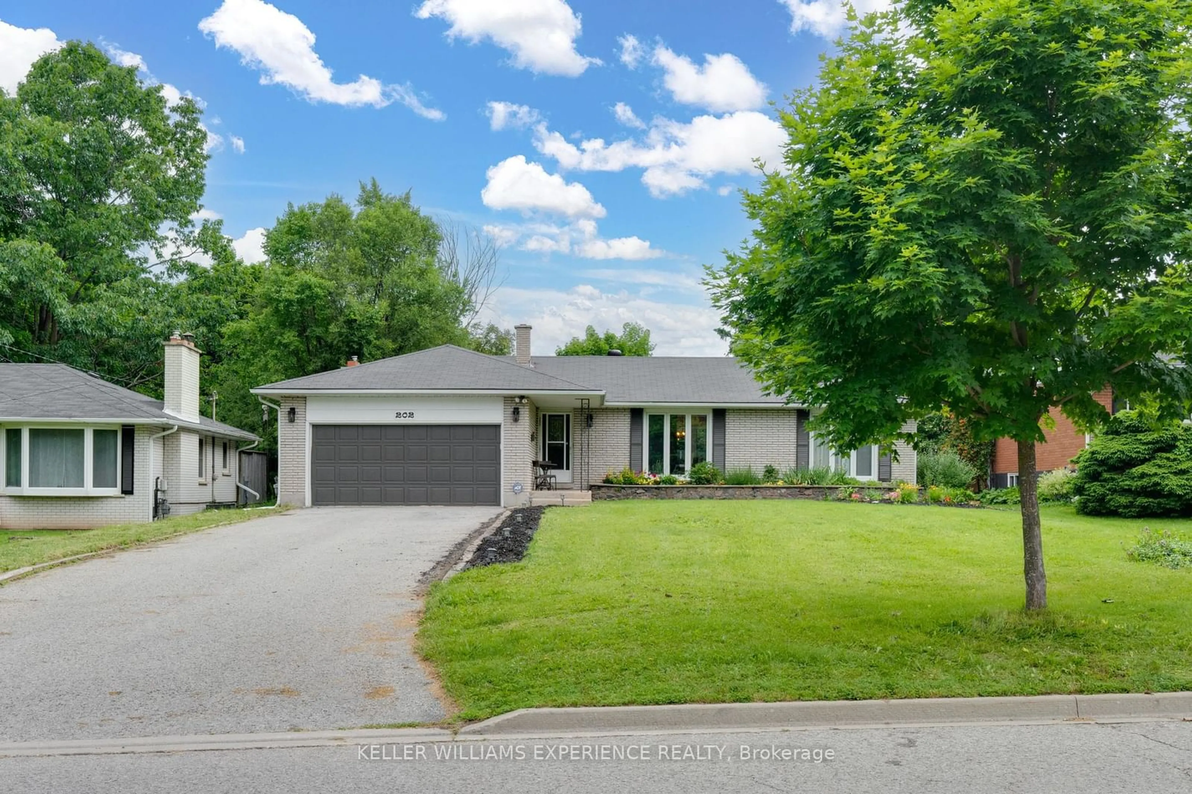 Frontside or backside of a home for 202 Warnica Rd, Barrie Ontario L4N 3Z1