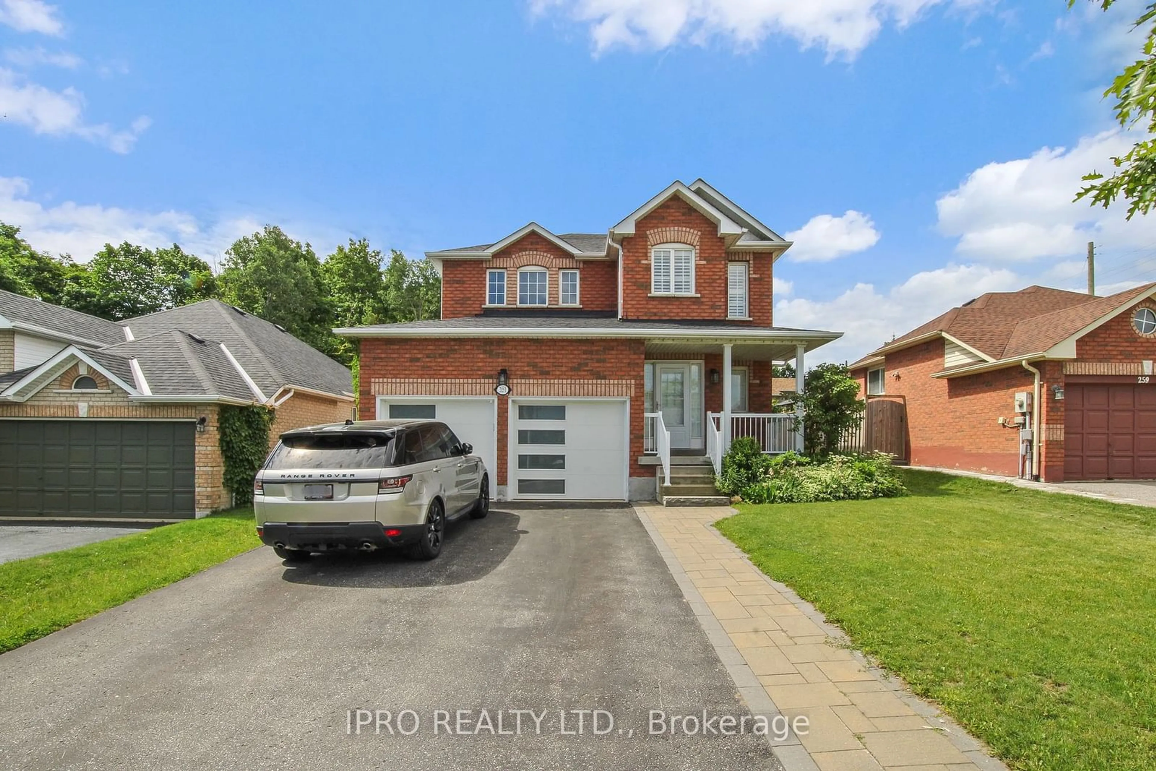 Frontside or backside of a home for 261 Stanley St, Barrie Ontario L4M 6Y2