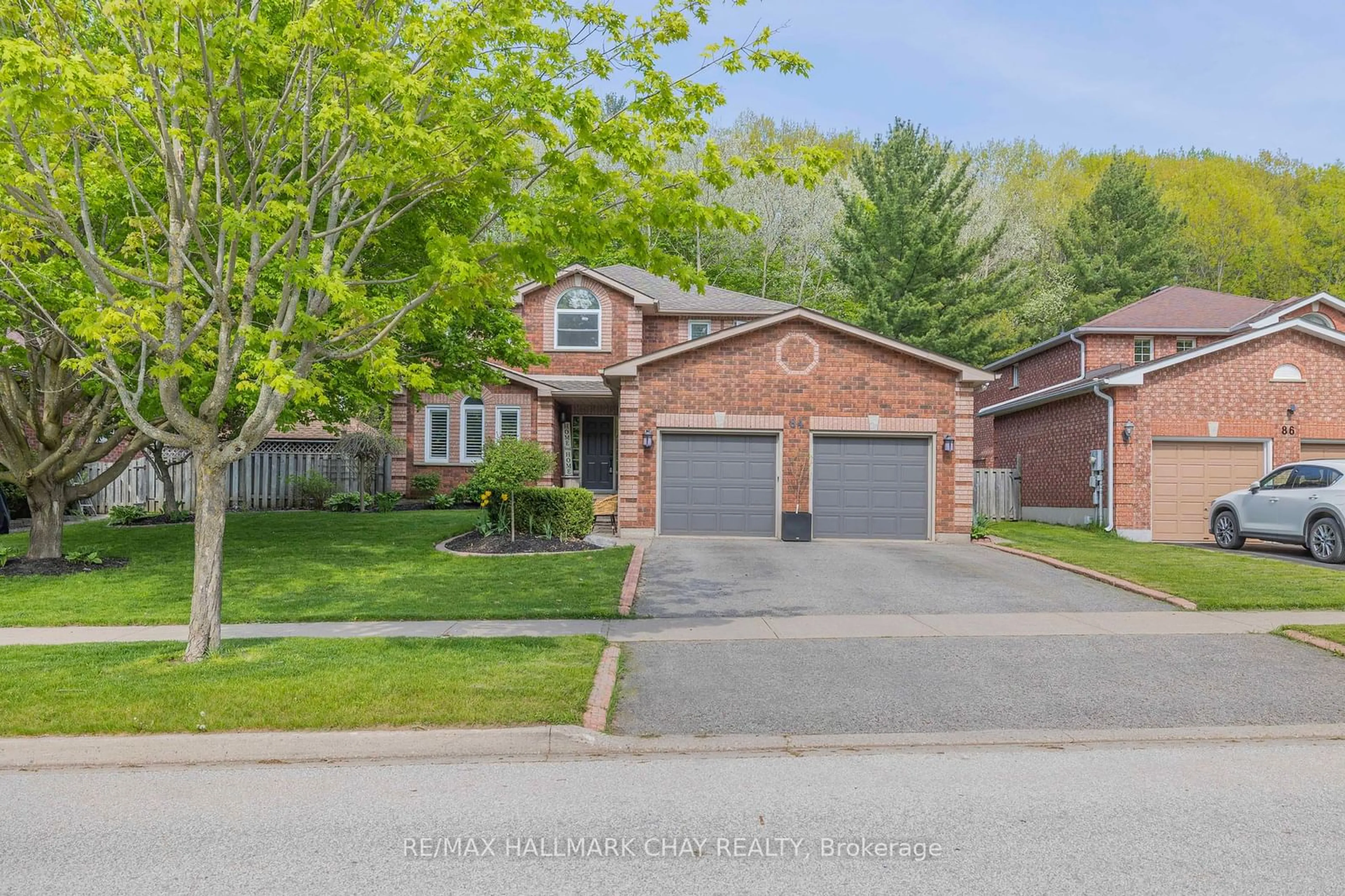 Frontside or backside of a home for 84 WILDWOOD Tr, Barrie Ontario L4N 7Z8