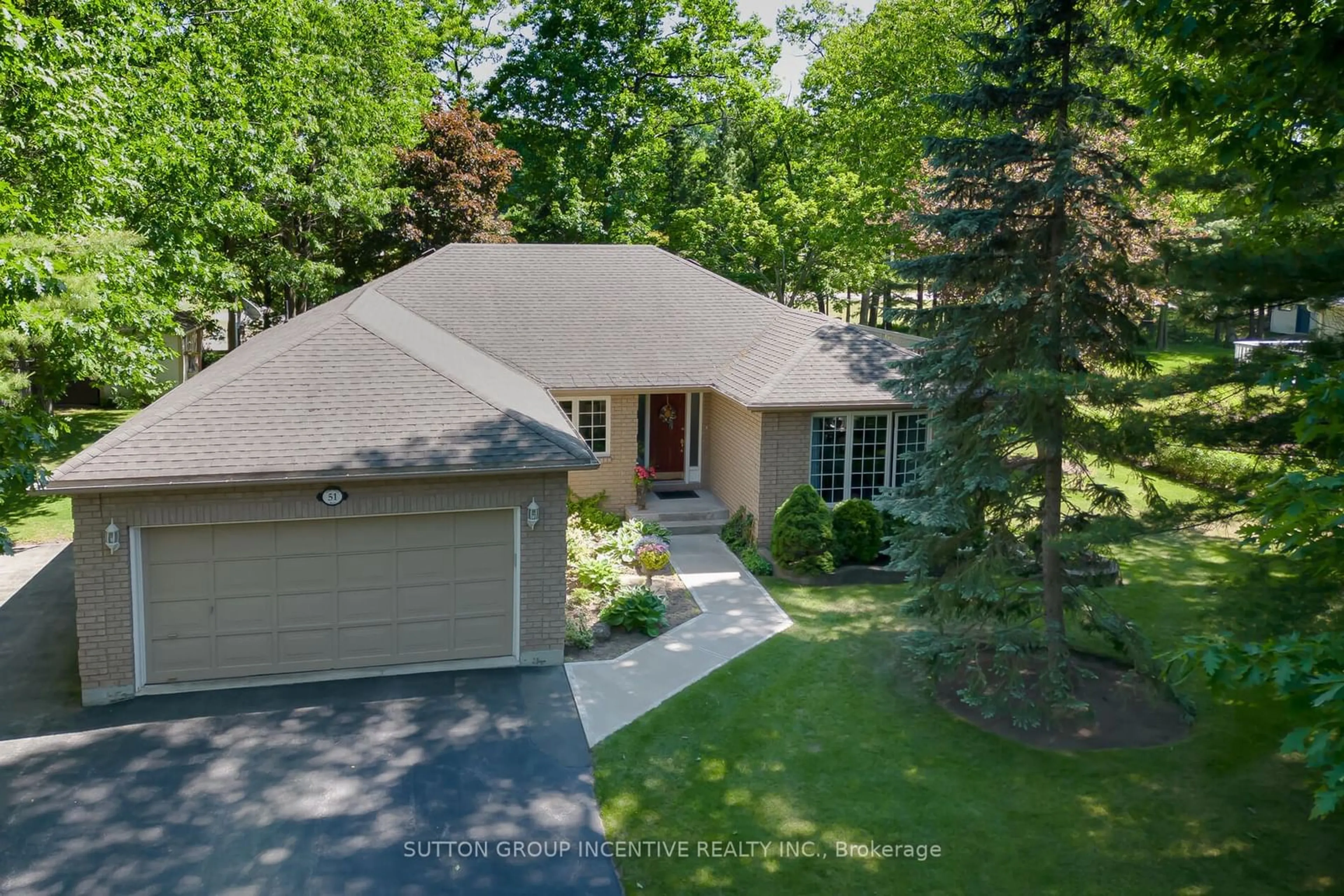 Frontside or backside of a home for 51 Knox Rd, Wasaga Beach Ontario L9Z 1J2