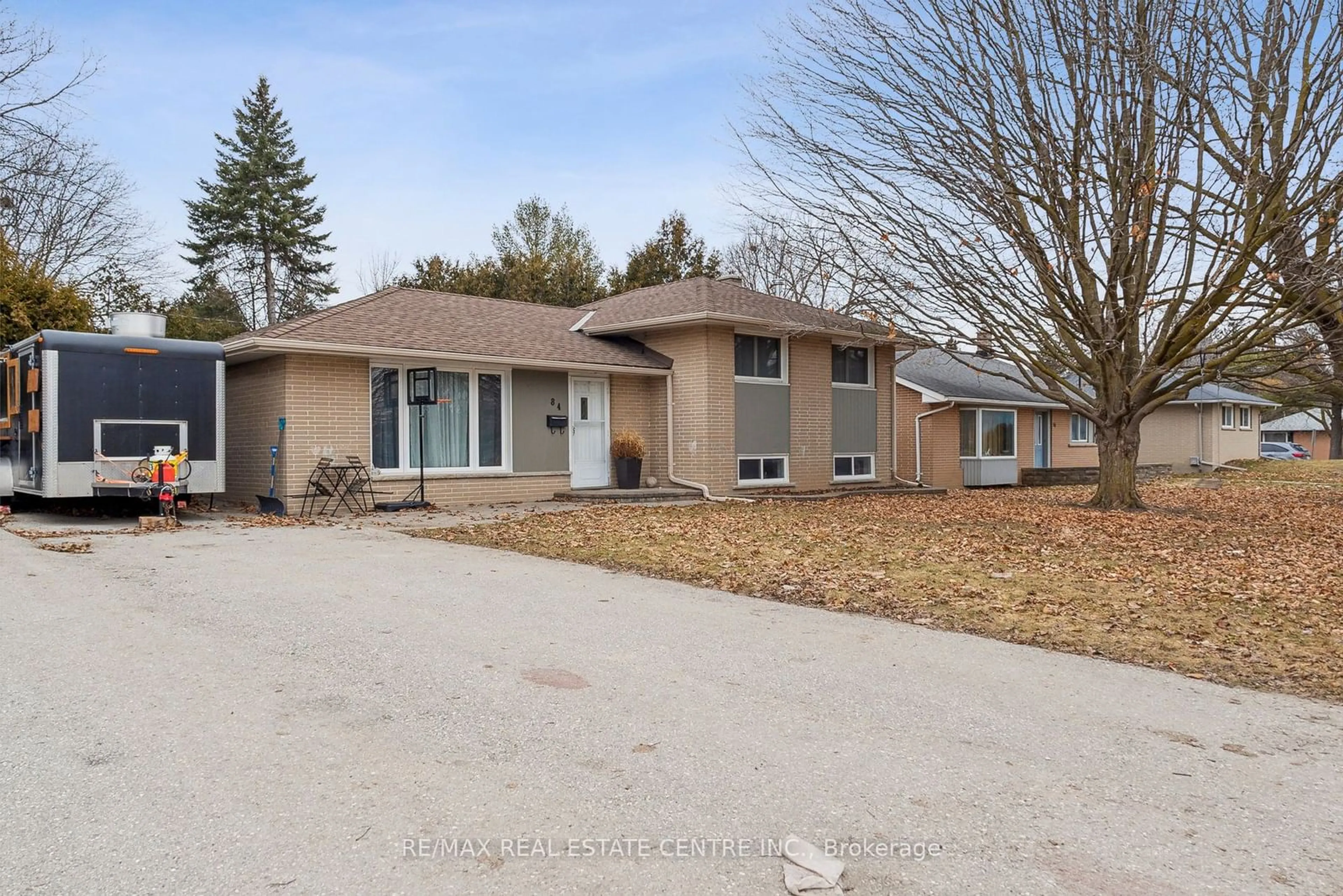 Frontside or backside of a home for 84 Rose St, Barrie Ontario L4M 2T2