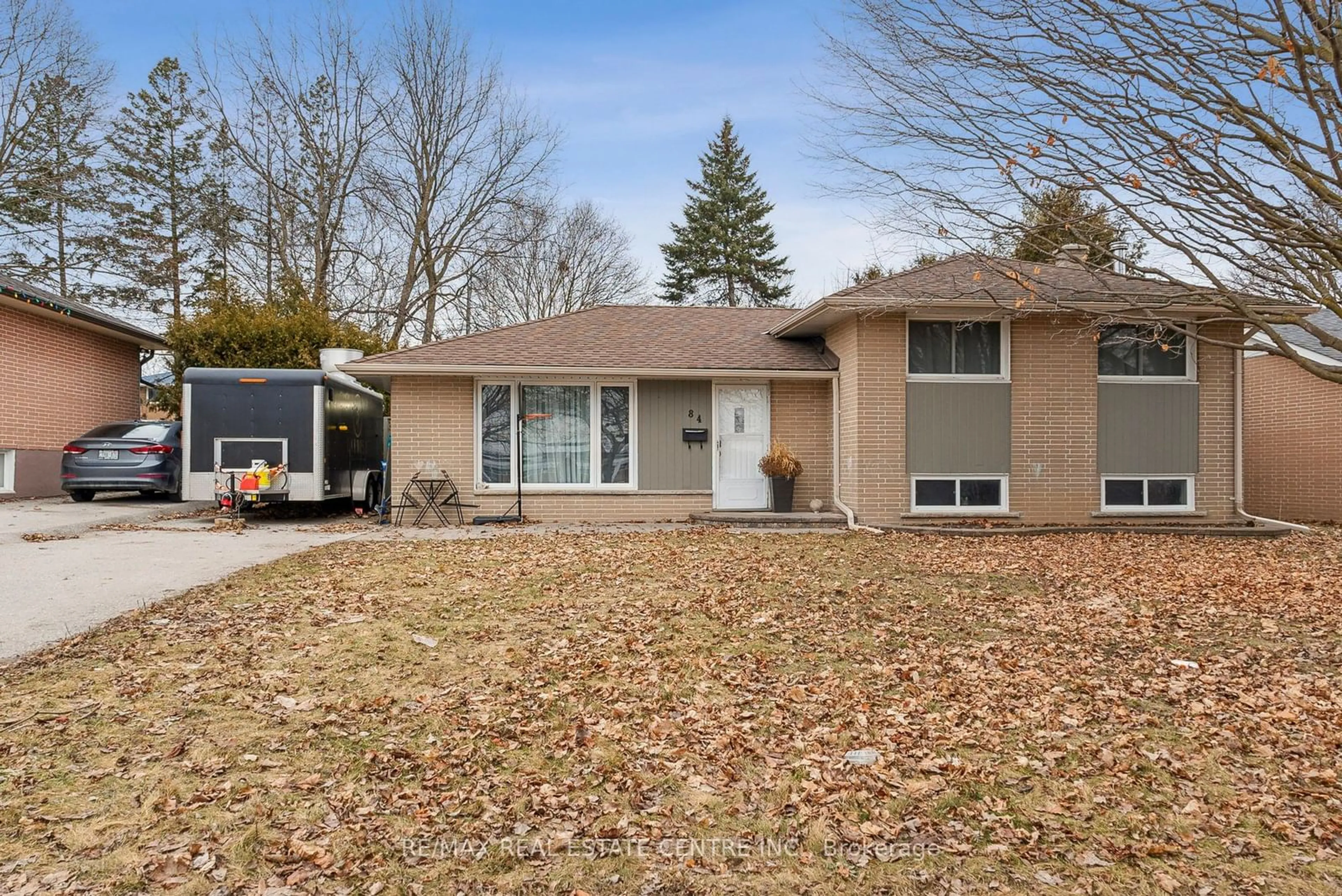 Frontside or backside of a home for 84 Rose St, Barrie Ontario L4M 2T2