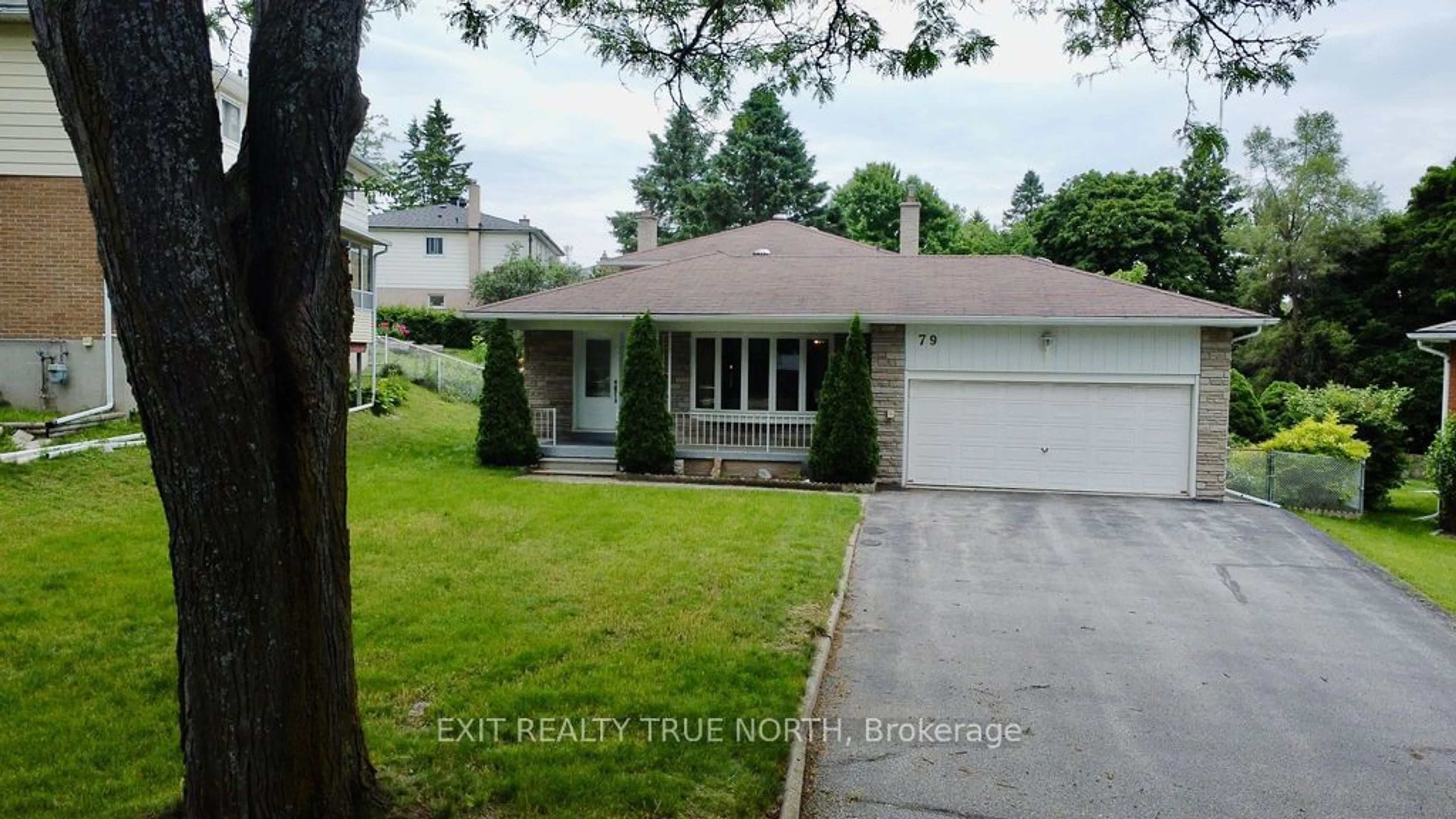 Frontside or backside of a home for 79 Jane Cres, Barrie Ontario L4N 3T9