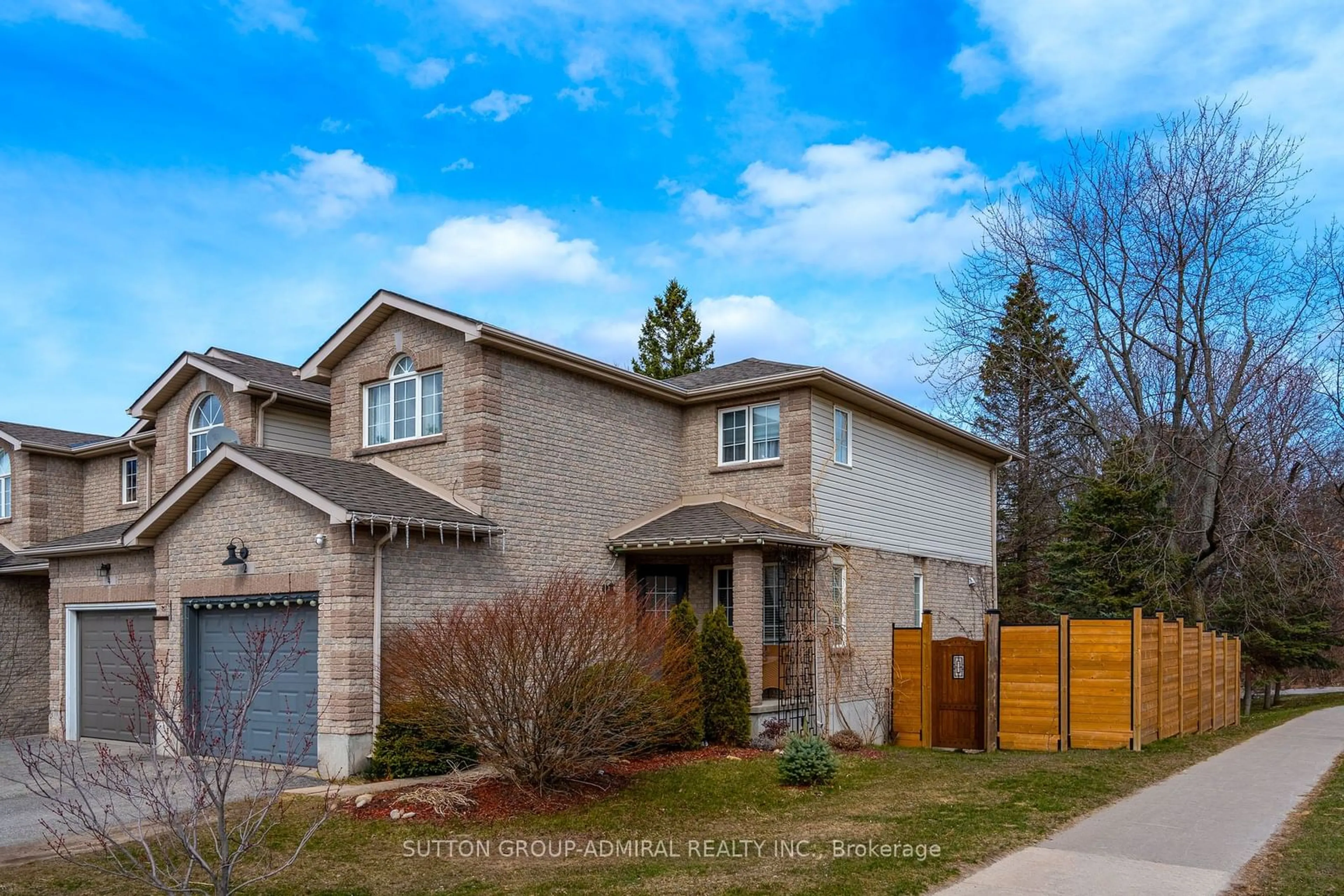 Frontside or backside of a home for 2 Pass Crt, Barrie Ontario L4N 5R9