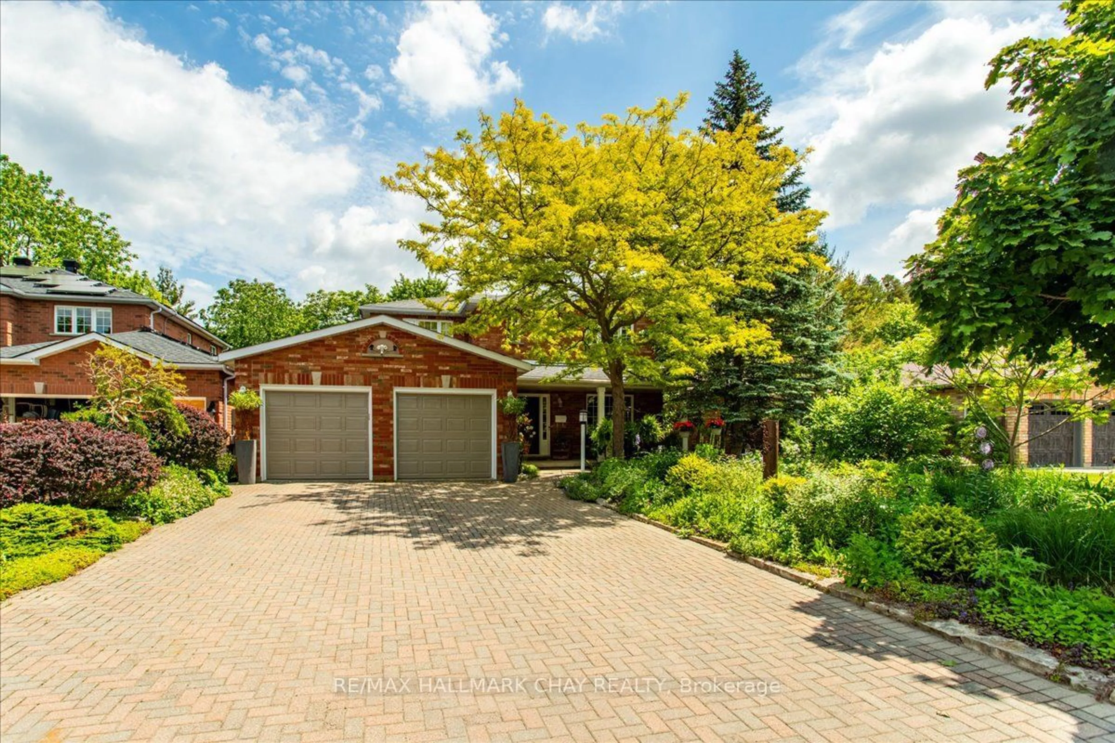Frontside or backside of a home for 16 Gables Way, Barrie Ontario L4N 8M3
