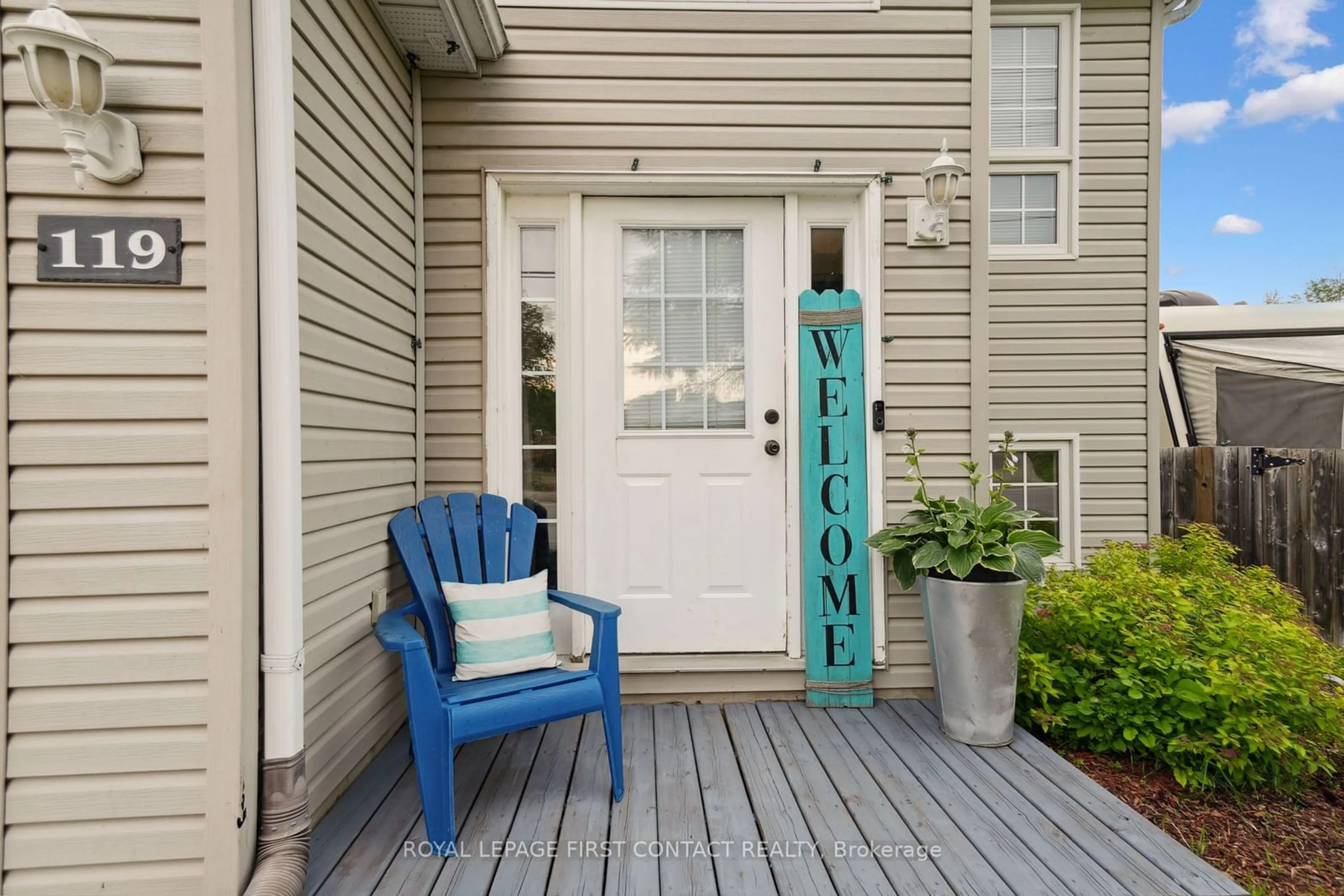 Indoor entryway for 119 58th St, Wasaga Beach Ontario L9Z 2Z1